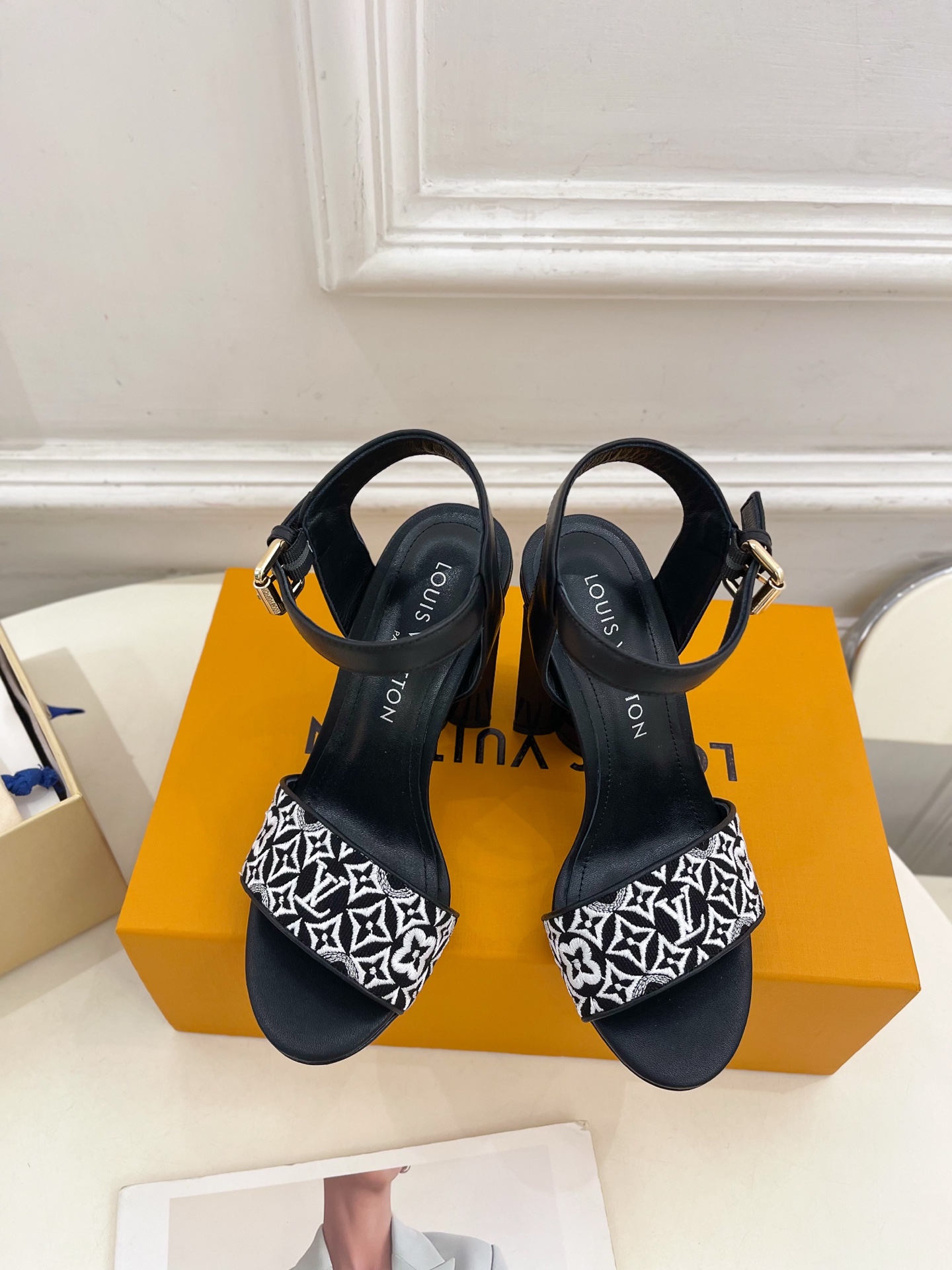 LV  | 路易威登  25𝐬𝐬 

🧡💚2025春夏新品   顶级版本⚠️原版一致
专柜主打最新款♣️