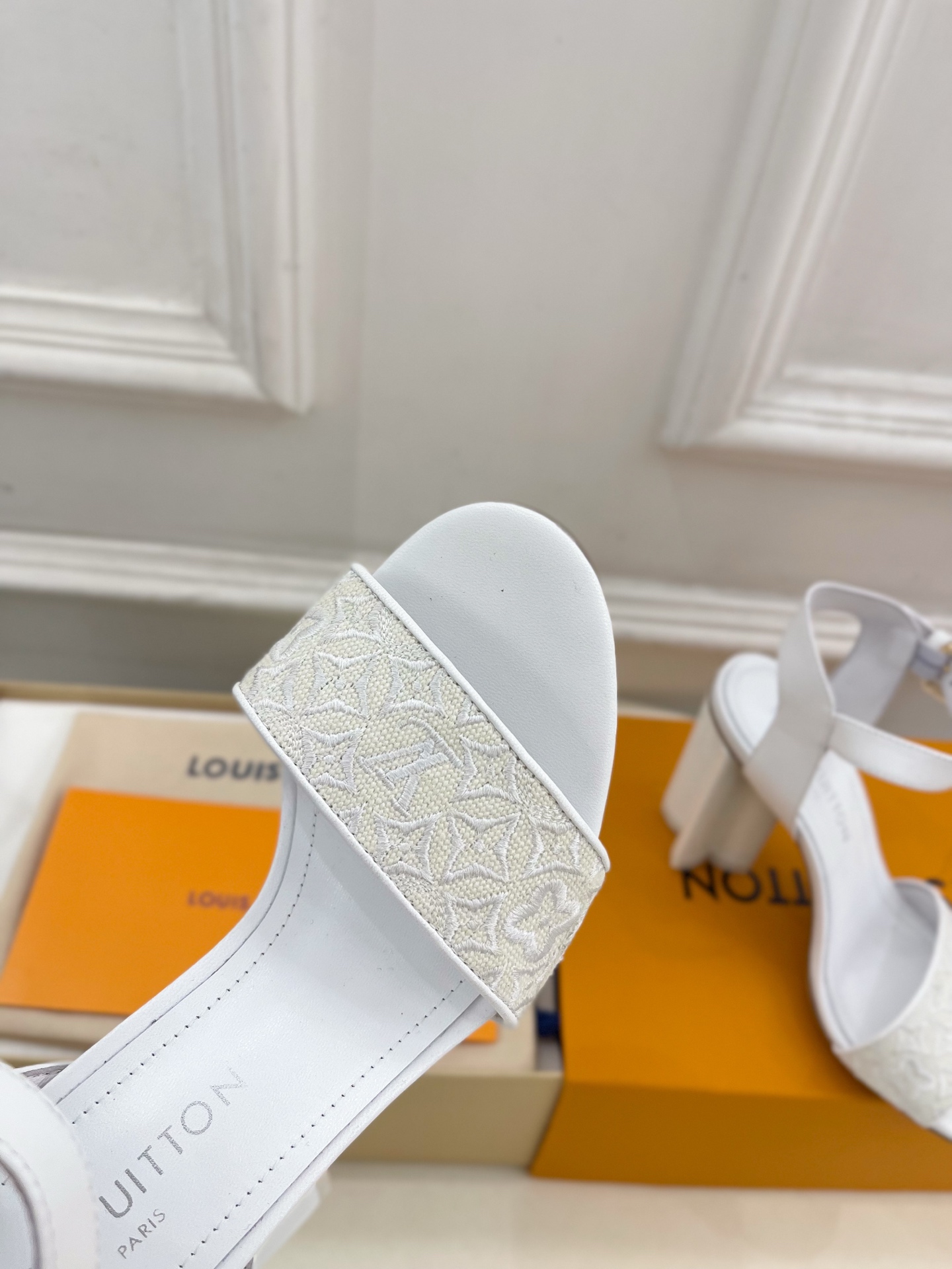 LV  | 路易威登  25𝐬𝐬 

🧡💚2025春夏新品   顶级版本⚠️原版一致
专柜主打最新款♣️