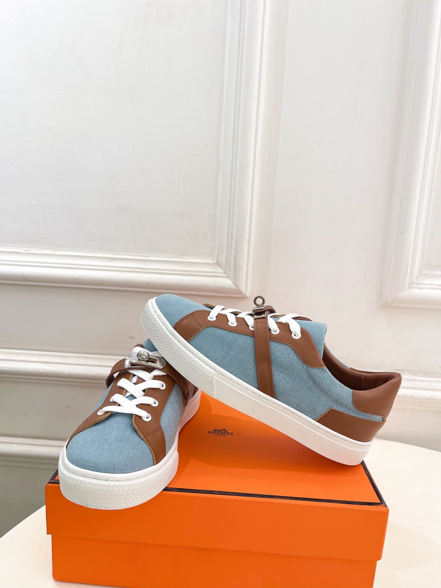 🐎𝐇𝐄𝐑𝐌𝐄* 爱玛仕 25𝐬𝐬 

🌈2025春夏新品 专柜新款  经典Kelly扣情侣款Day运动鞋
