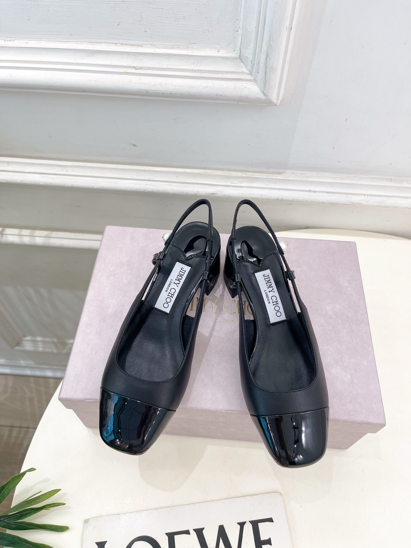 JimmyChoo✨吉米周 25ss ———
    
2025春夏新品 专柜最新 JC方头拼色粗跟后空