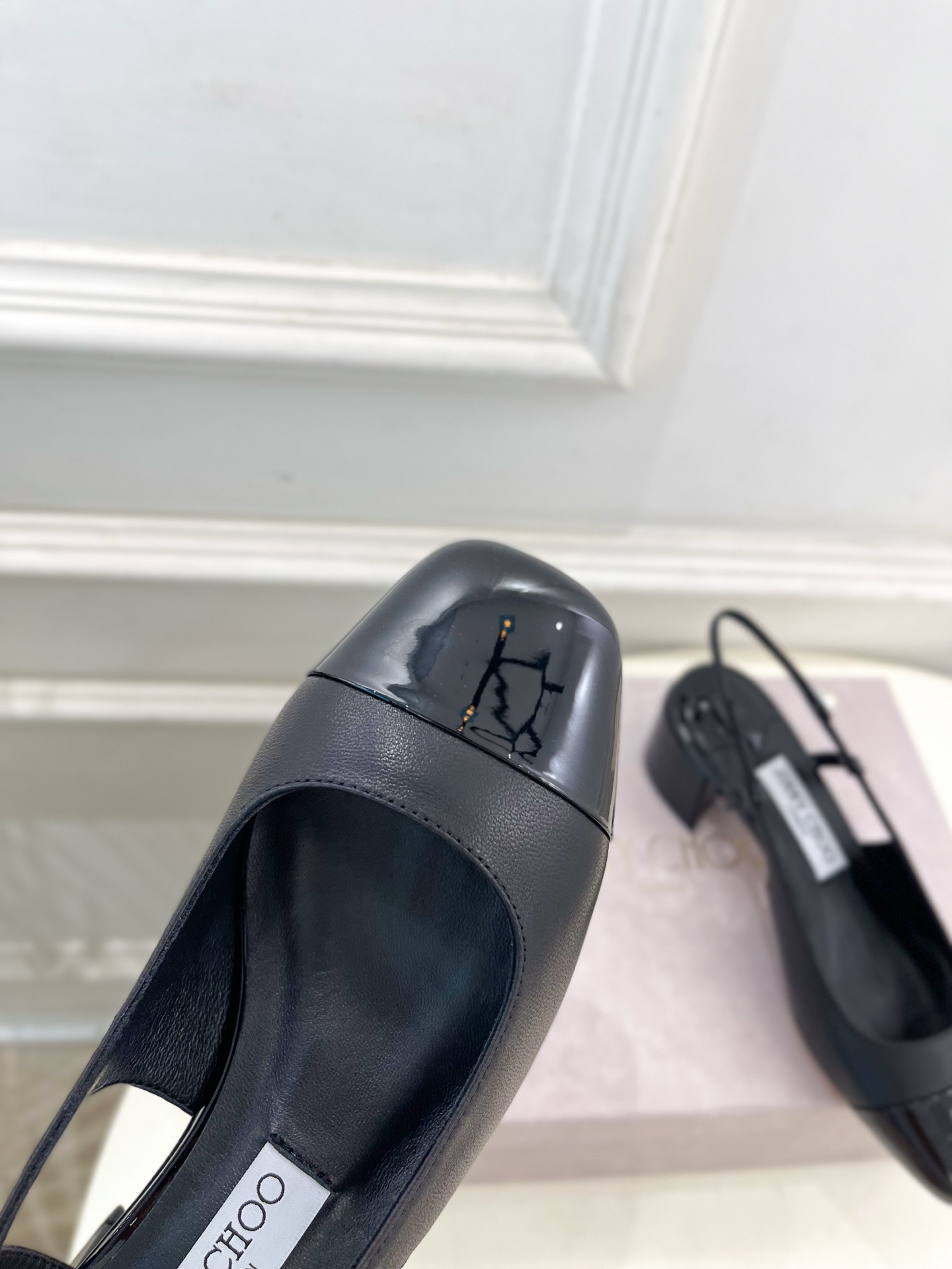 JimmyChoo✨吉米周 25ss ———
    
2025春夏新品 专柜最新 JC方头拼色粗跟后空