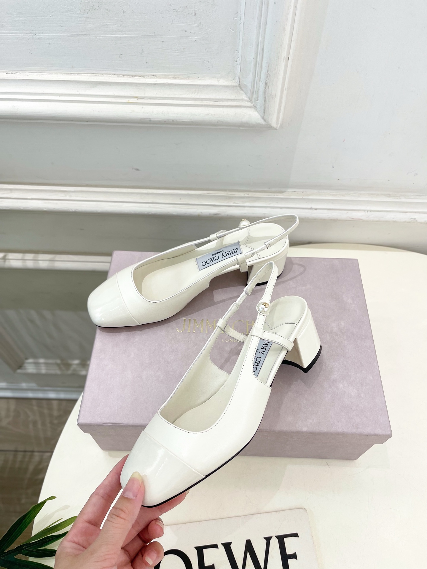 JimmyChoo✨吉米周 25ss ———
    
2025春夏新品 专柜最新 JC方头拼色粗跟后空