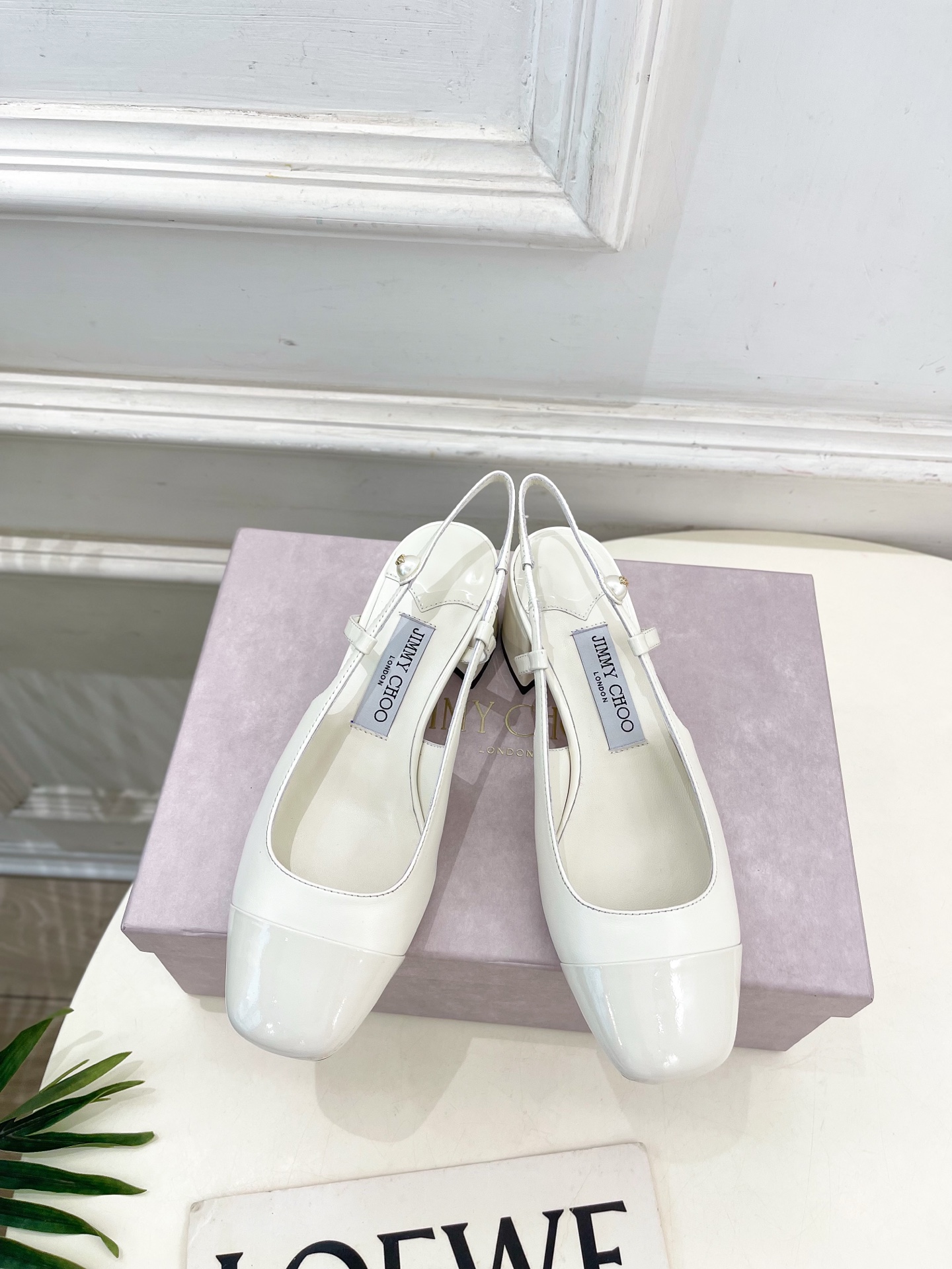 JimmyChoo✨吉米周 25ss ———
    
2025春夏新品 专柜最新 JC方头拼色粗跟后空