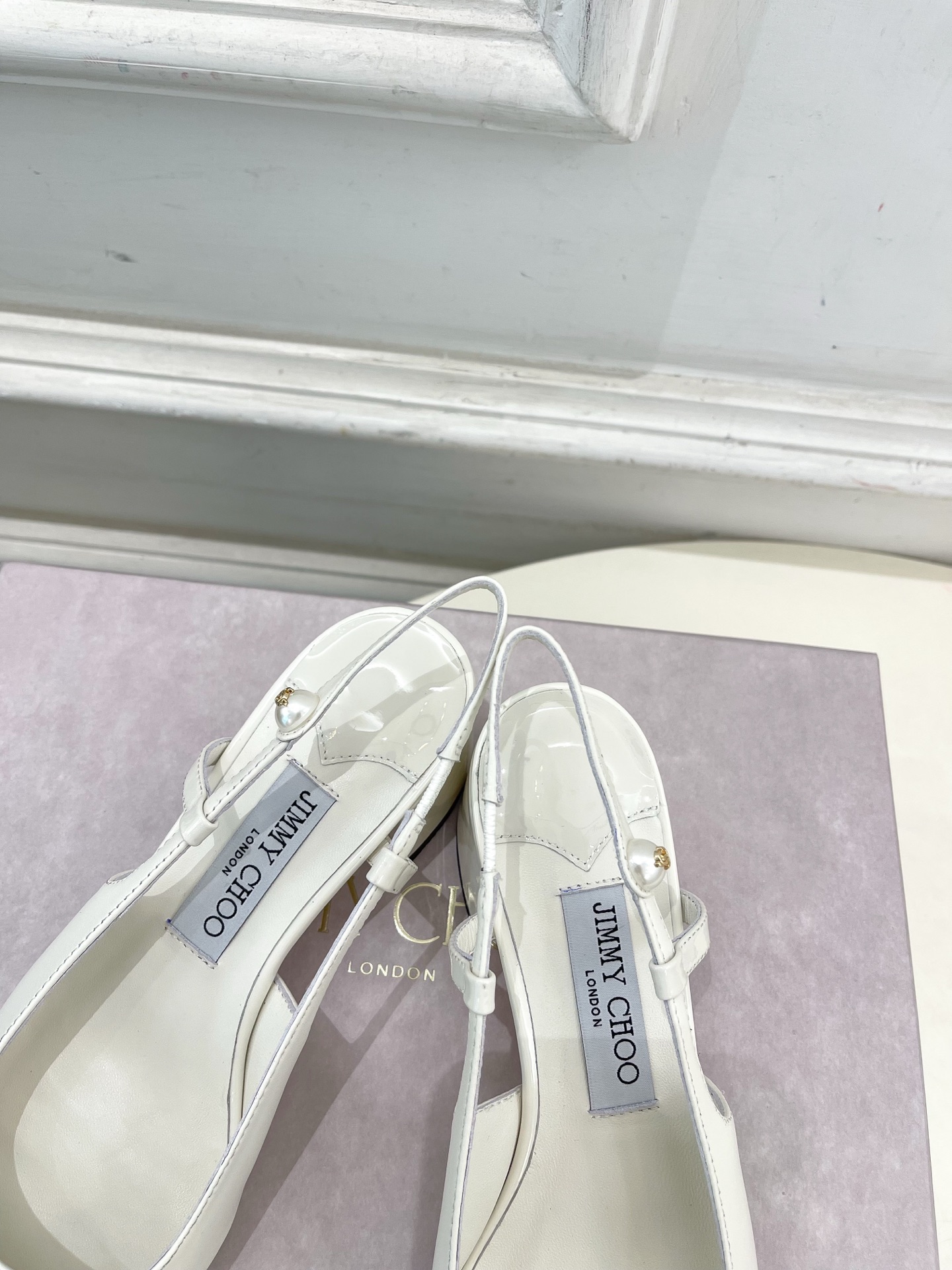 JimmyChoo✨吉米周 25ss ———
    
2025春夏新品 专柜最新 JC方头拼色粗跟后空