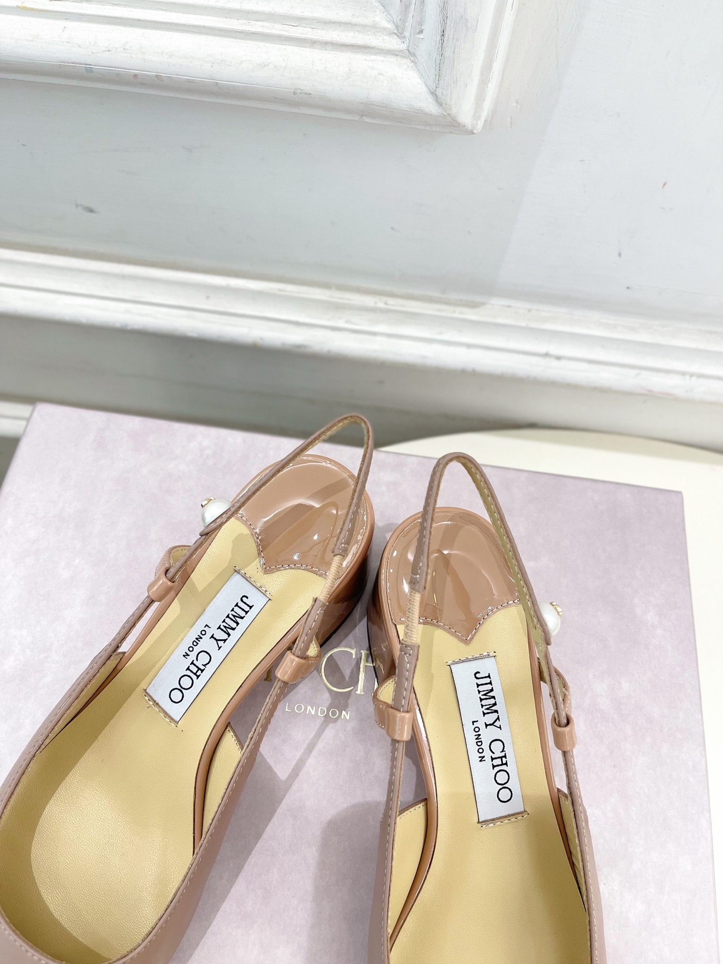 JimmyChoo✨吉米周 25ss ———
    
2025春夏新品 专柜最新 JC方头拼色粗跟后空