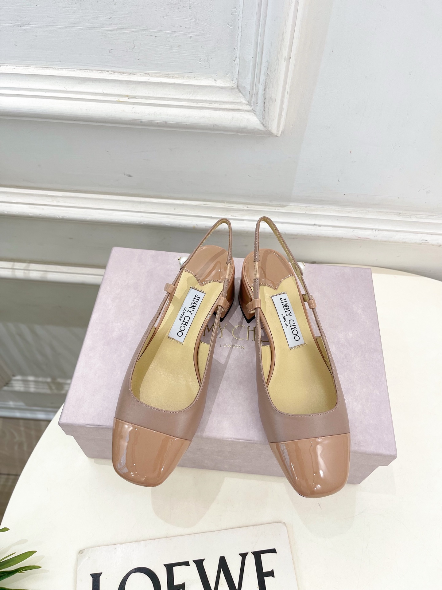 JimmyChoo✨吉米周 25ss ———
    
2025春夏新品 专柜最新 JC方头拼色粗跟后空