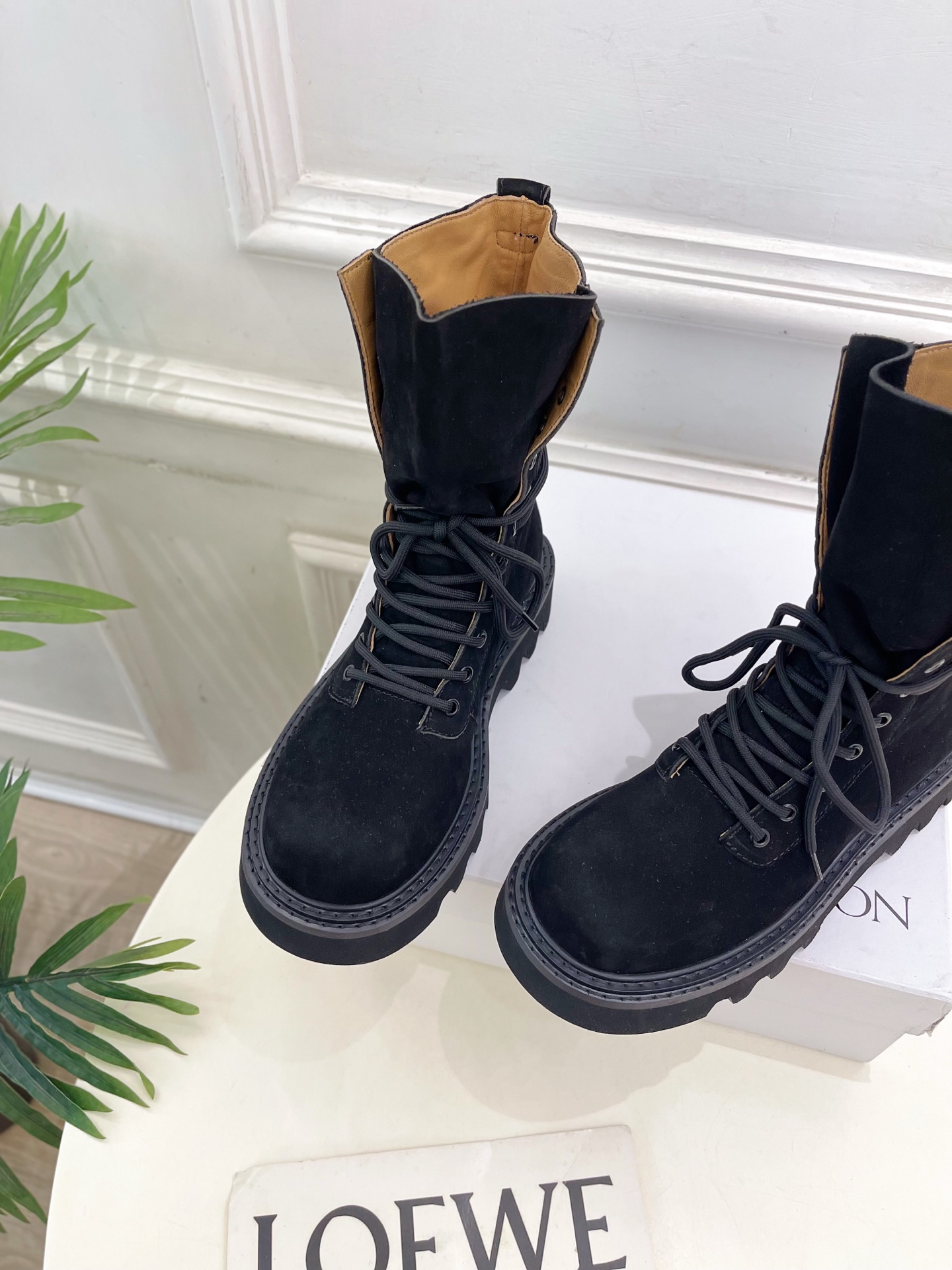  JW Anderson 2025秋冬新品 经典厚底绑带马丁靴
—————————
作为这两年最受欢迎的