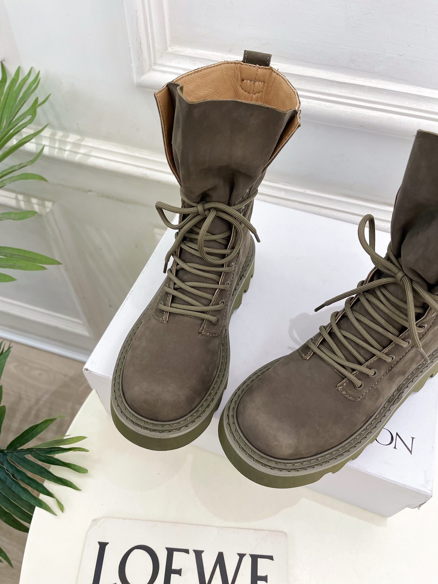  JW Anderson 2025秋冬新品 经典厚底绑带马丁靴
—————————
作为这两年最受欢迎的
