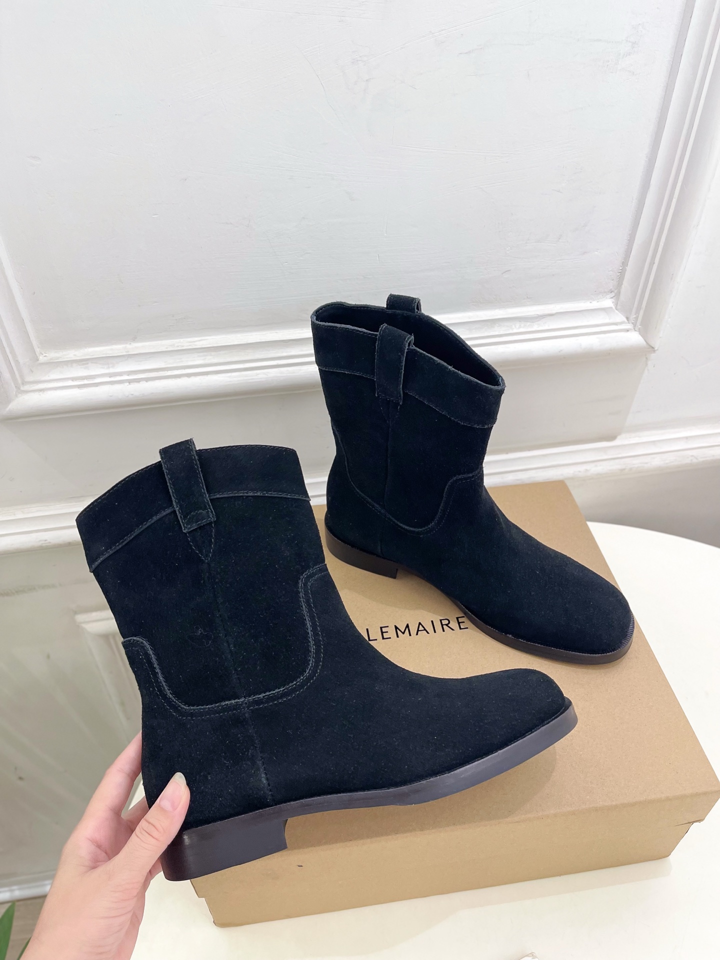 LEMAIRE  2025秋冬新品 经典西部牛仔短靴
—————————
作为这两年最受欢迎的设计师牌，