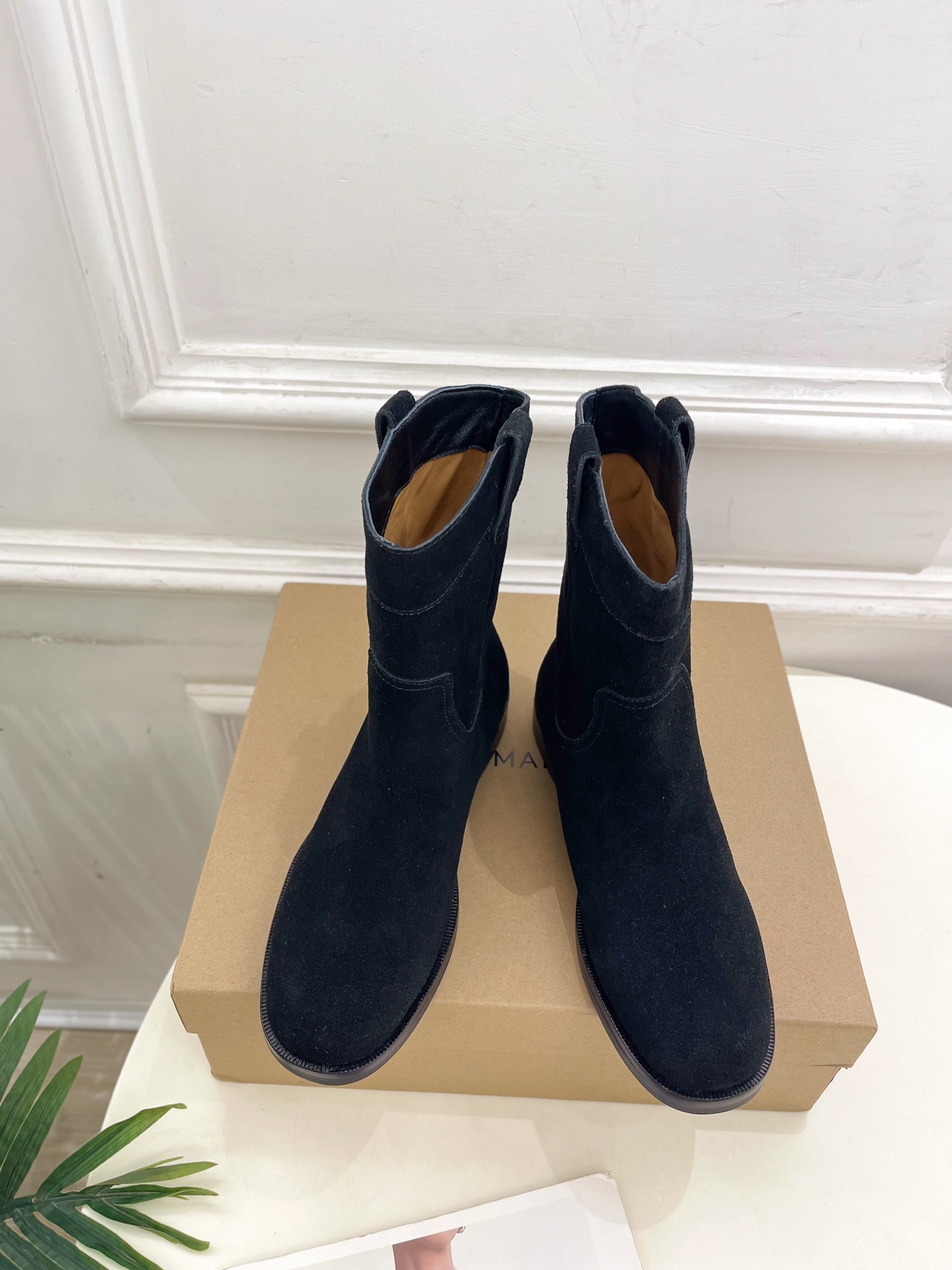 LEMAIRE  2025秋冬新品 经典西部牛仔短靴
—————————
作为这两年最受欢迎的设计师牌，