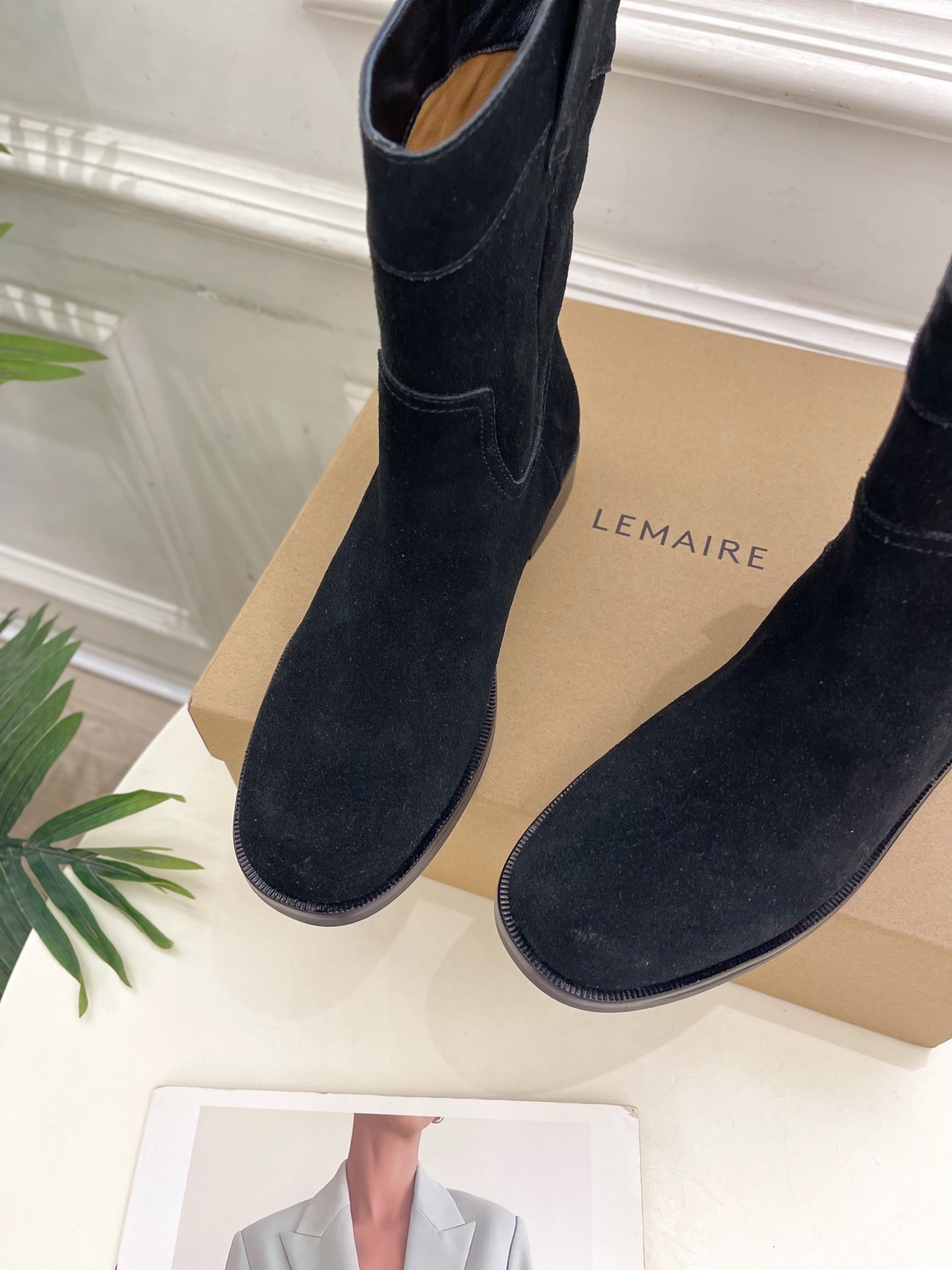 LEMAIRE  2025秋冬新品 经典西部牛仔短靴
—————————
作为这两年最受欢迎的设计师牌，