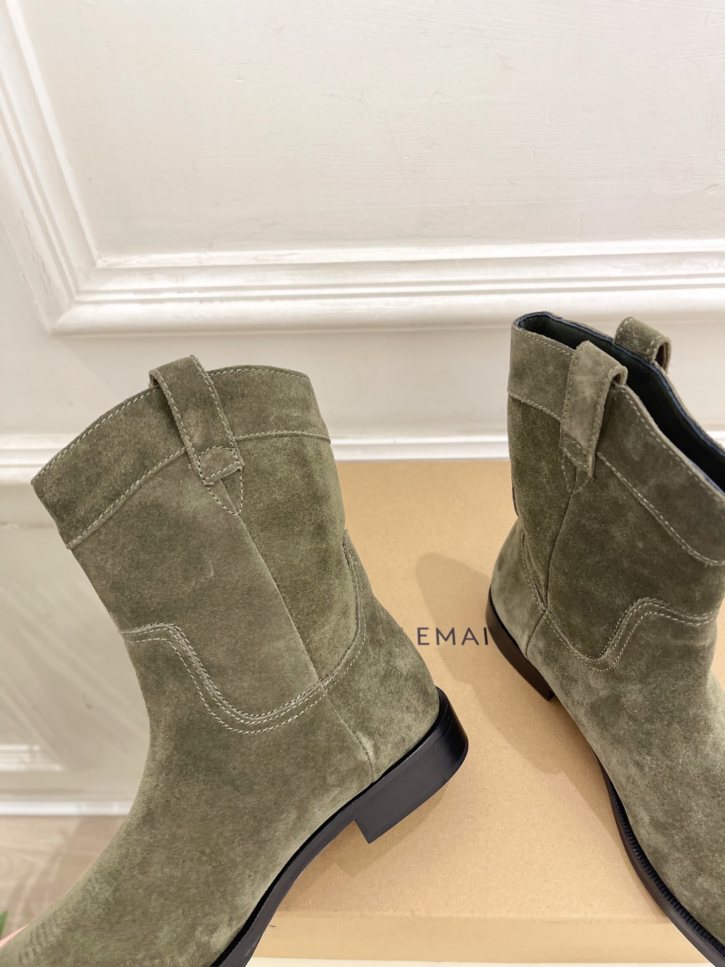 LEMAIRE  2025秋冬新品 经典西部牛仔短靴
—————————
作为这两年最受欢迎的设计师牌，