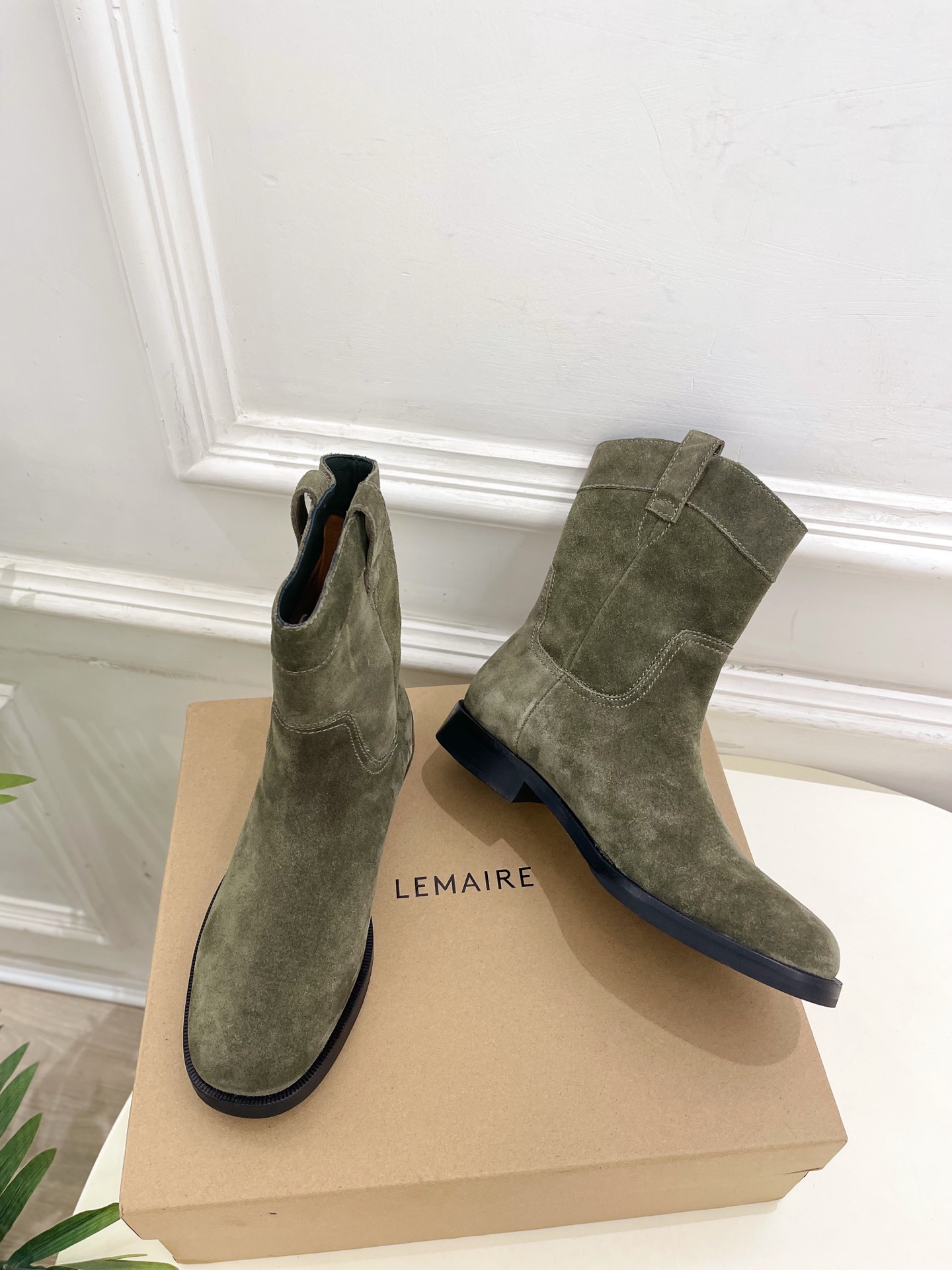 LEMAIRE  2025秋冬新品 经典西部牛仔短靴
—————————
作为这两年最受欢迎的设计师牌，