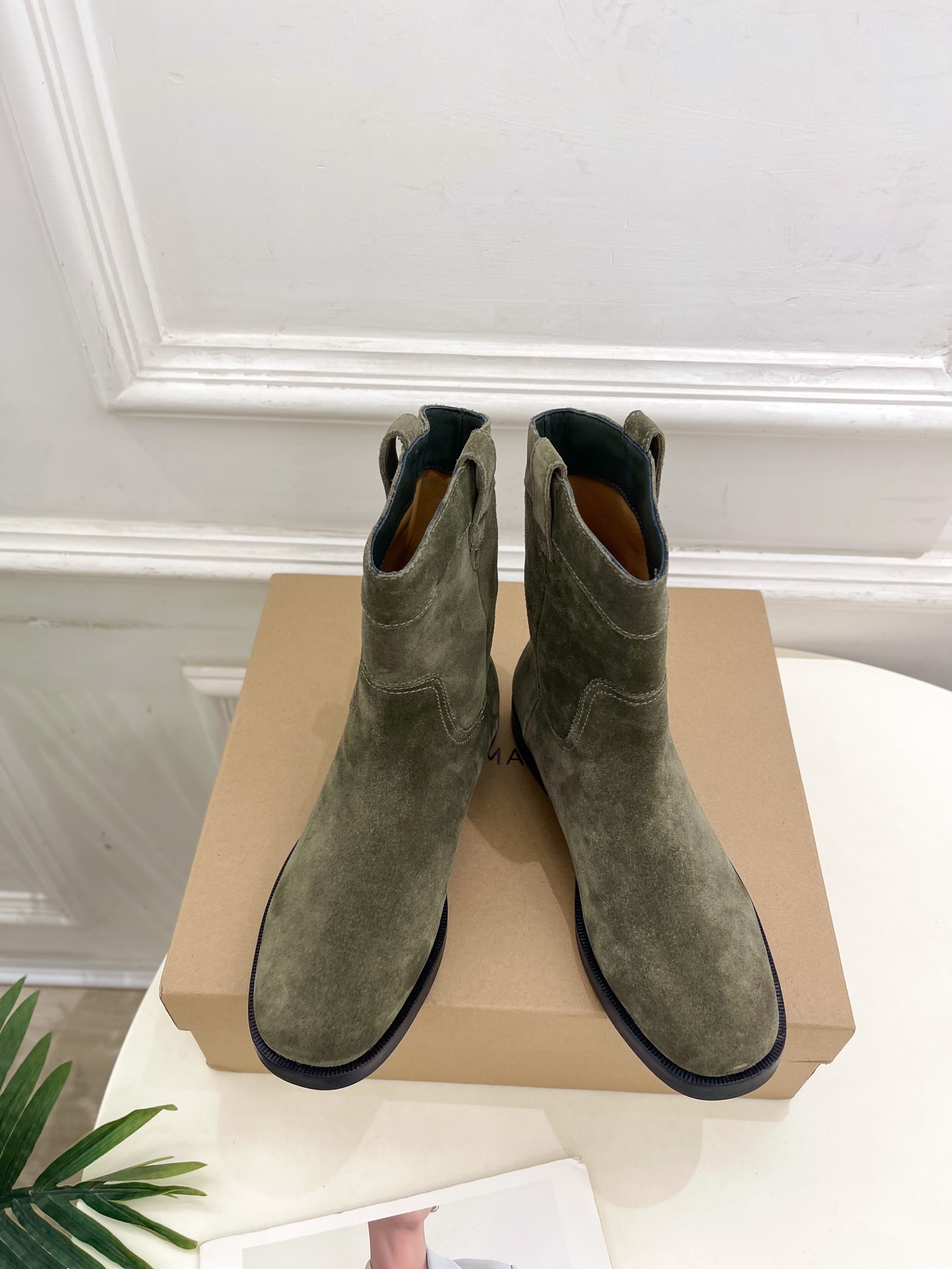 LEMAIRE  2025秋冬新品 经典西部牛仔短靴
—————————
作为这两年最受欢迎的设计师牌，