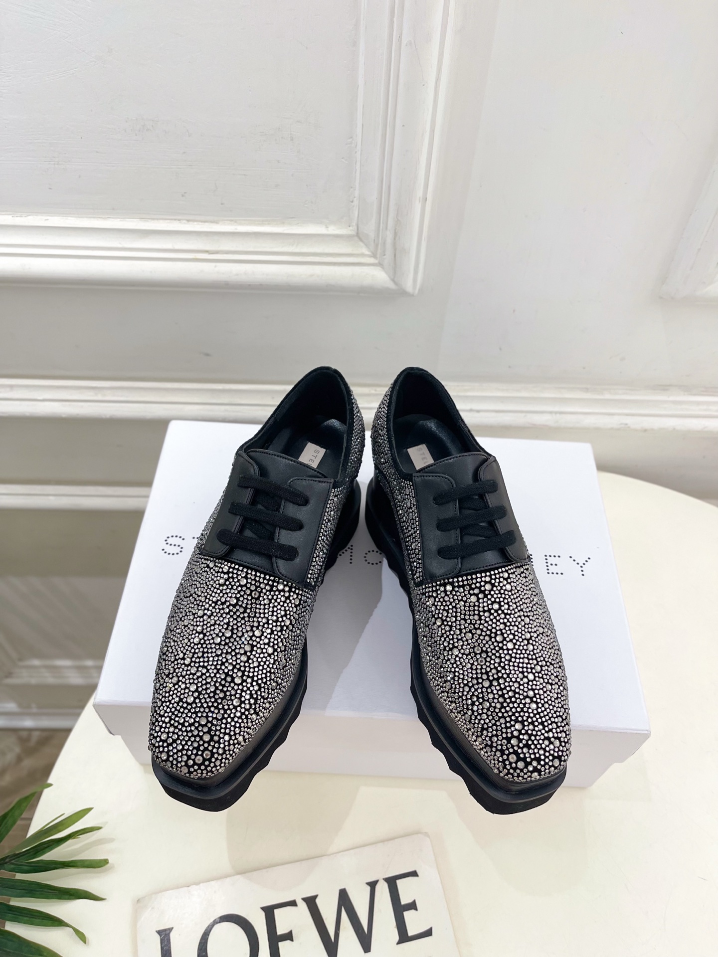 Stella McCartney 2025春夏新品 经典实木底满钻松糕鞋
—————————
作为这两年