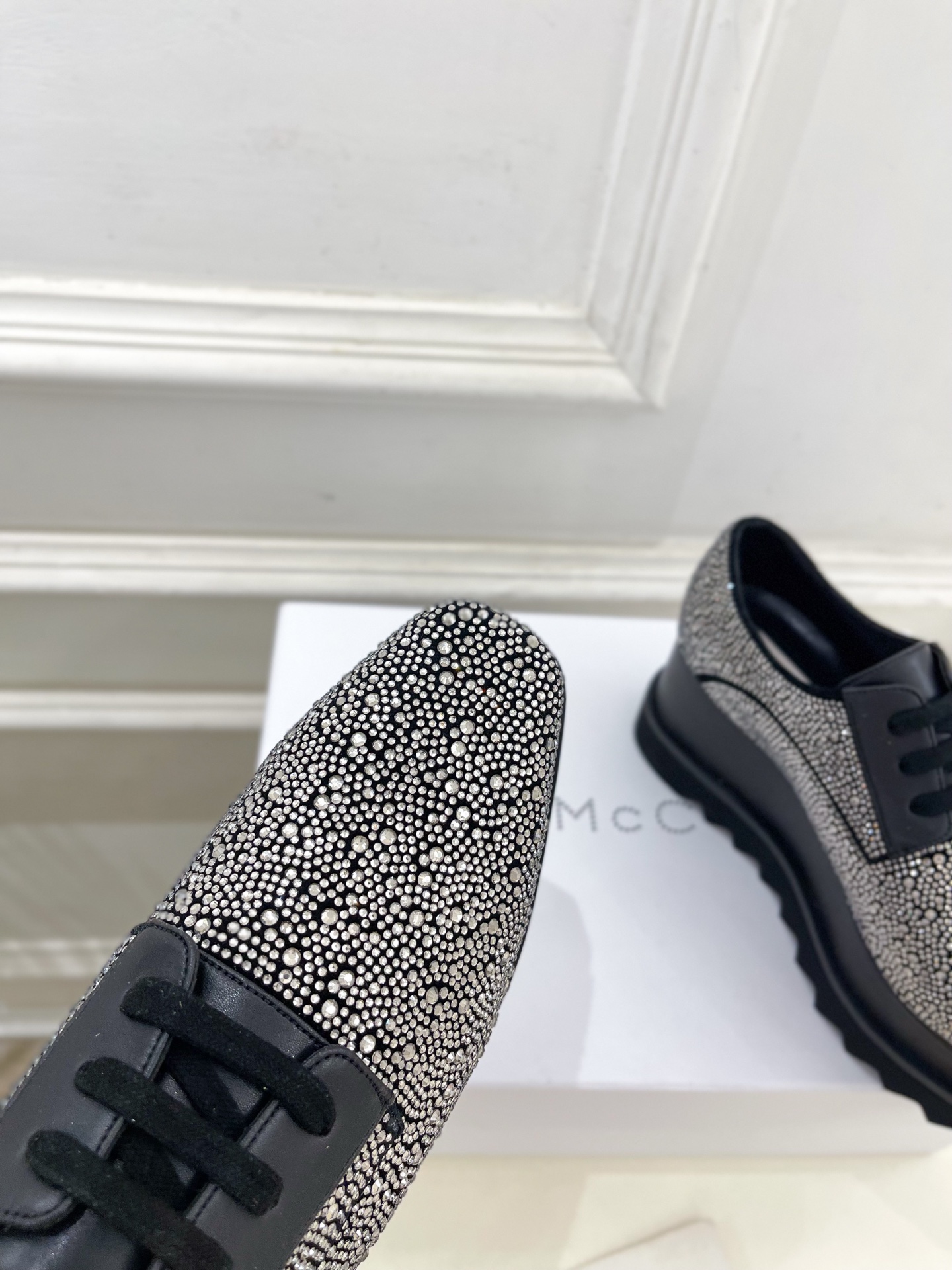 Stella McCartney 2025春夏新品 经典实木底满钻松糕鞋
—————————
作为这两年