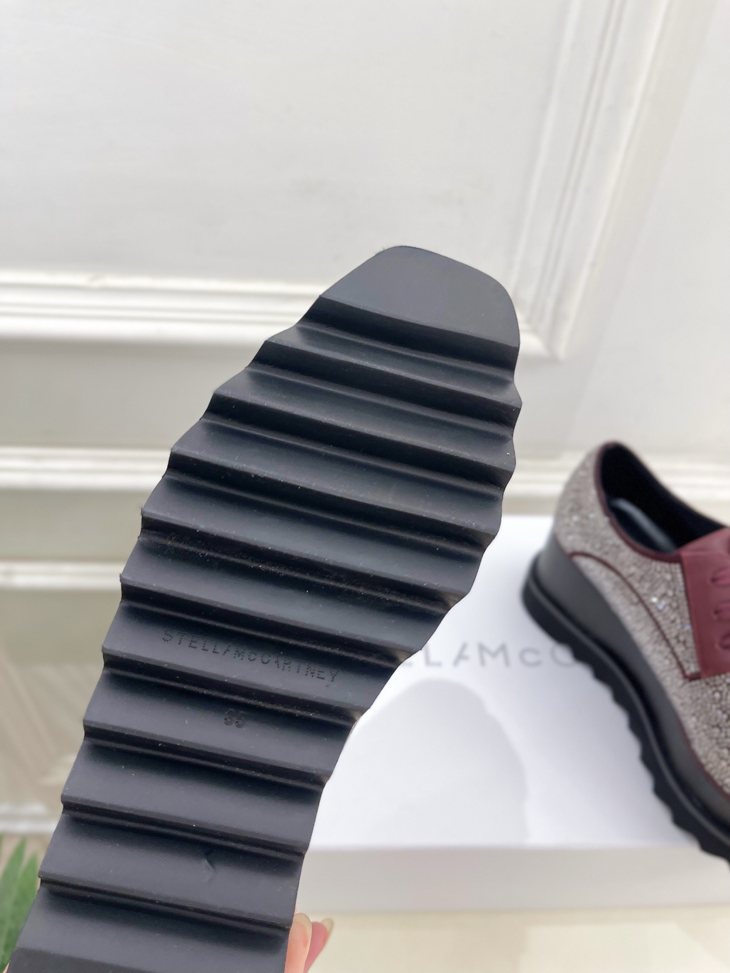 Stella McCartney 2025春夏新品 经典实木底满钻松糕鞋
—————————
作为这两年