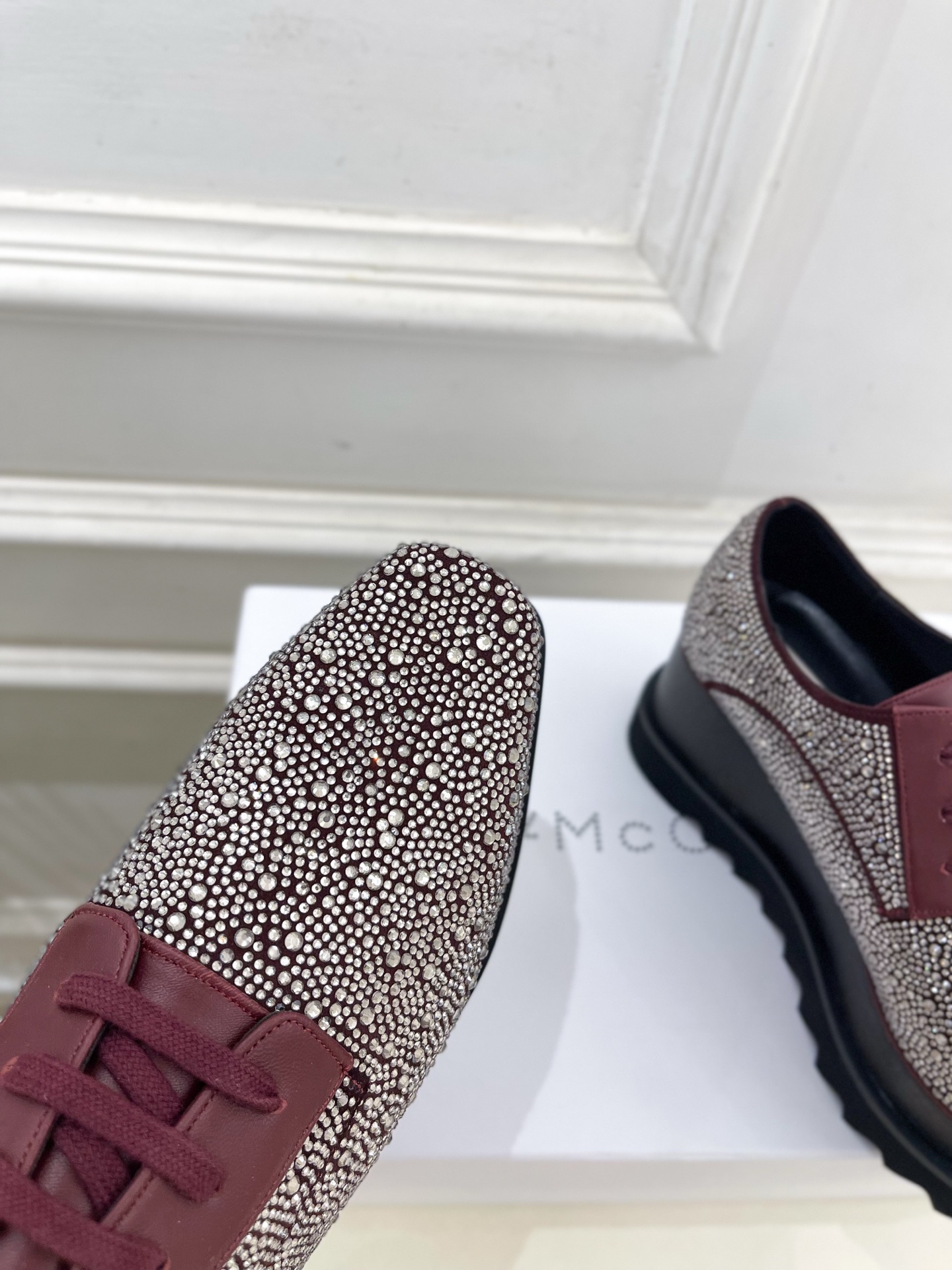 Stella McCartney 2025春夏新品 经典实木底满钻松糕鞋
—————————
作为这两年