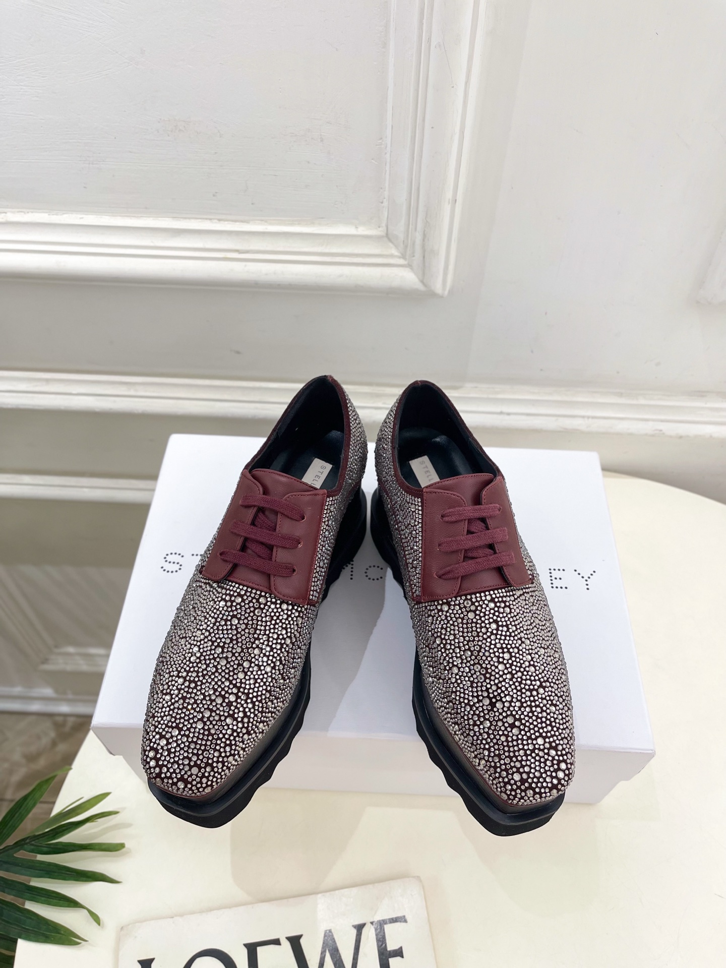 Stella McCartney 2025春夏新品 经典实木底满钻松糕鞋
—————————
作为这两年