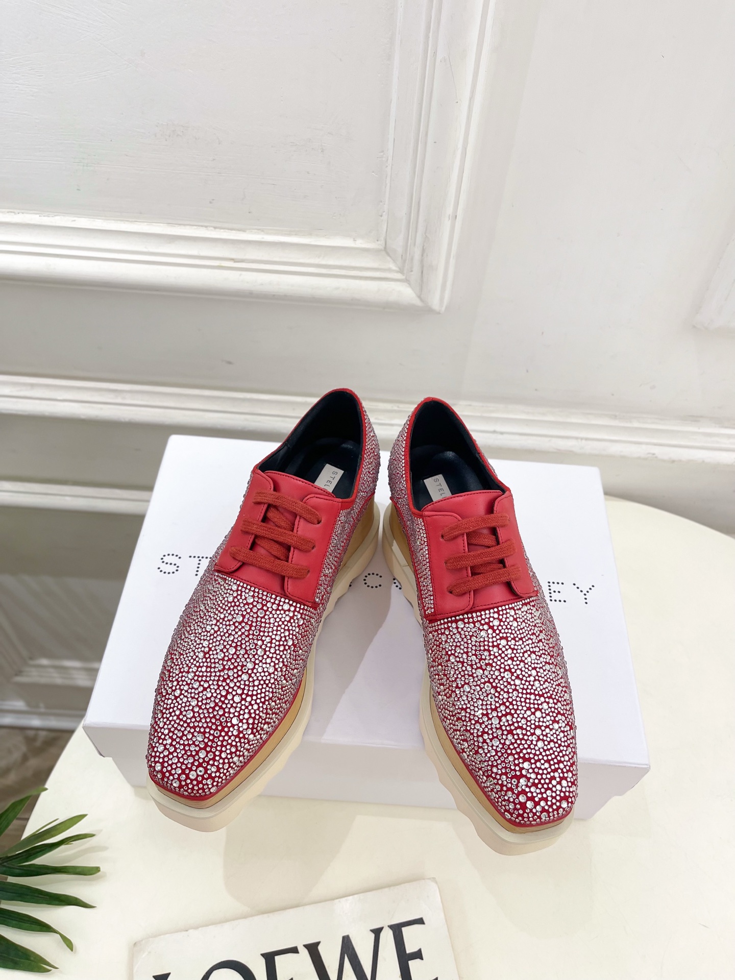 Stella McCartney 2025春夏新品 经典实木底满钻松糕鞋
—————————
作为这两年