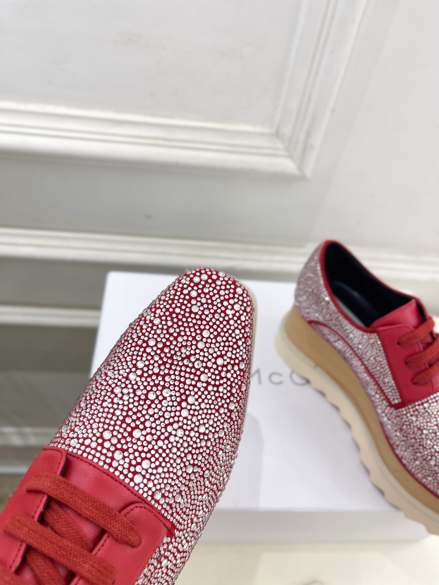 Stella McCartney 2025春夏新品 经典实木底满钻松糕鞋
—————————
作为这两年