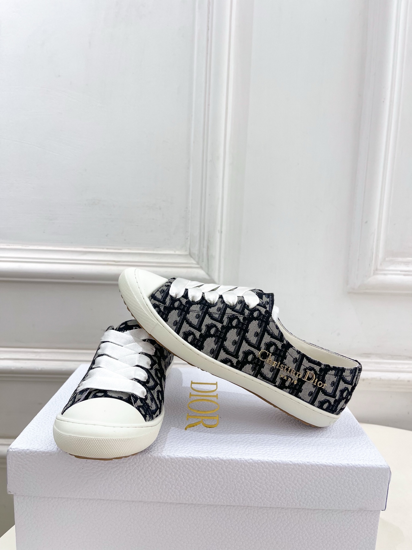 
Dior |  迪奥 25𝐬𝐬 

🧡💚2025春夏新品 顶级版本⚠️
专柜主打新款 Dior Luc