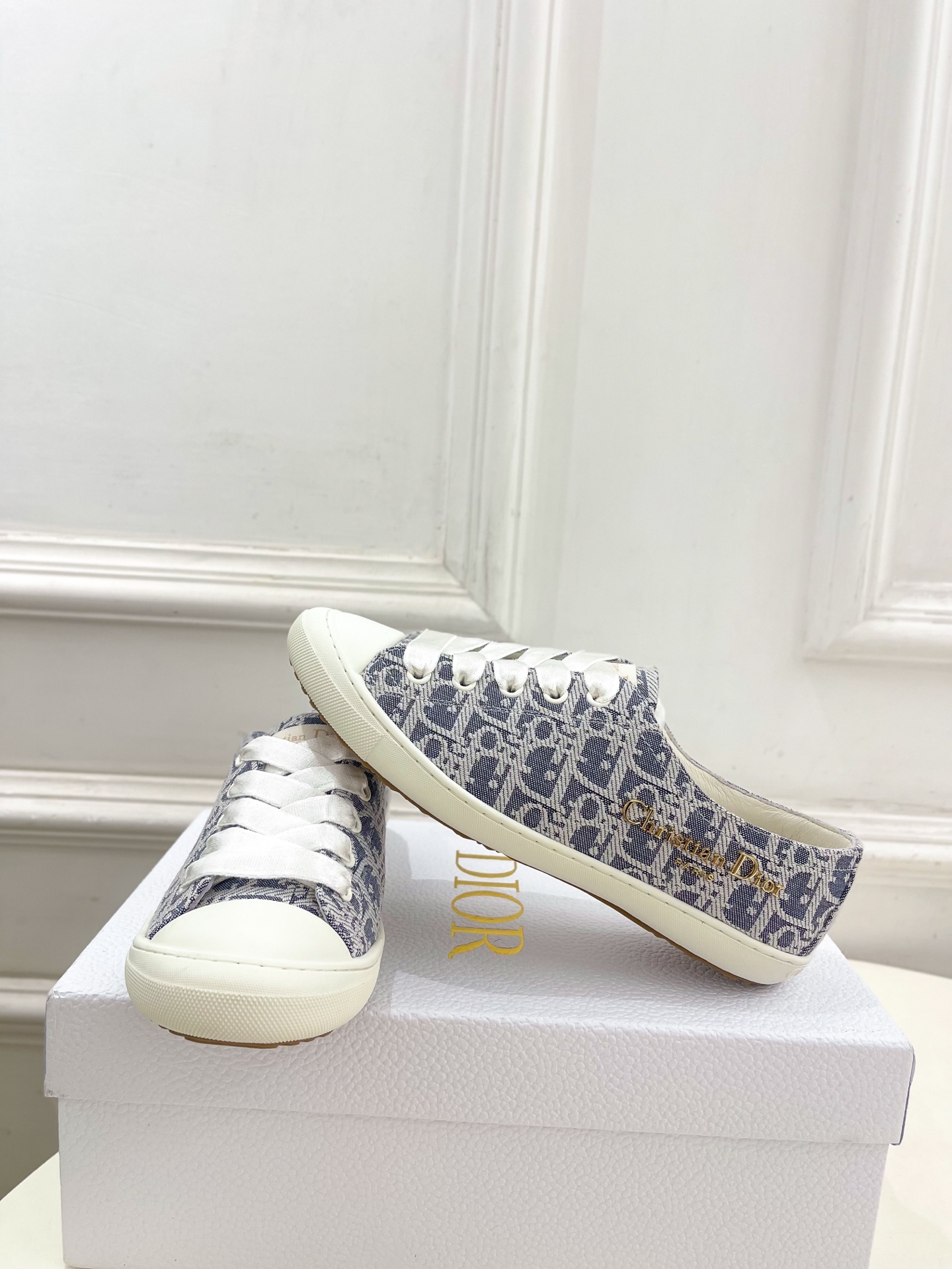 
Dior |  迪奥 25𝐬𝐬 

🧡💚2025春夏新品 顶级版本⚠️
专柜主打新款 Dior Luc