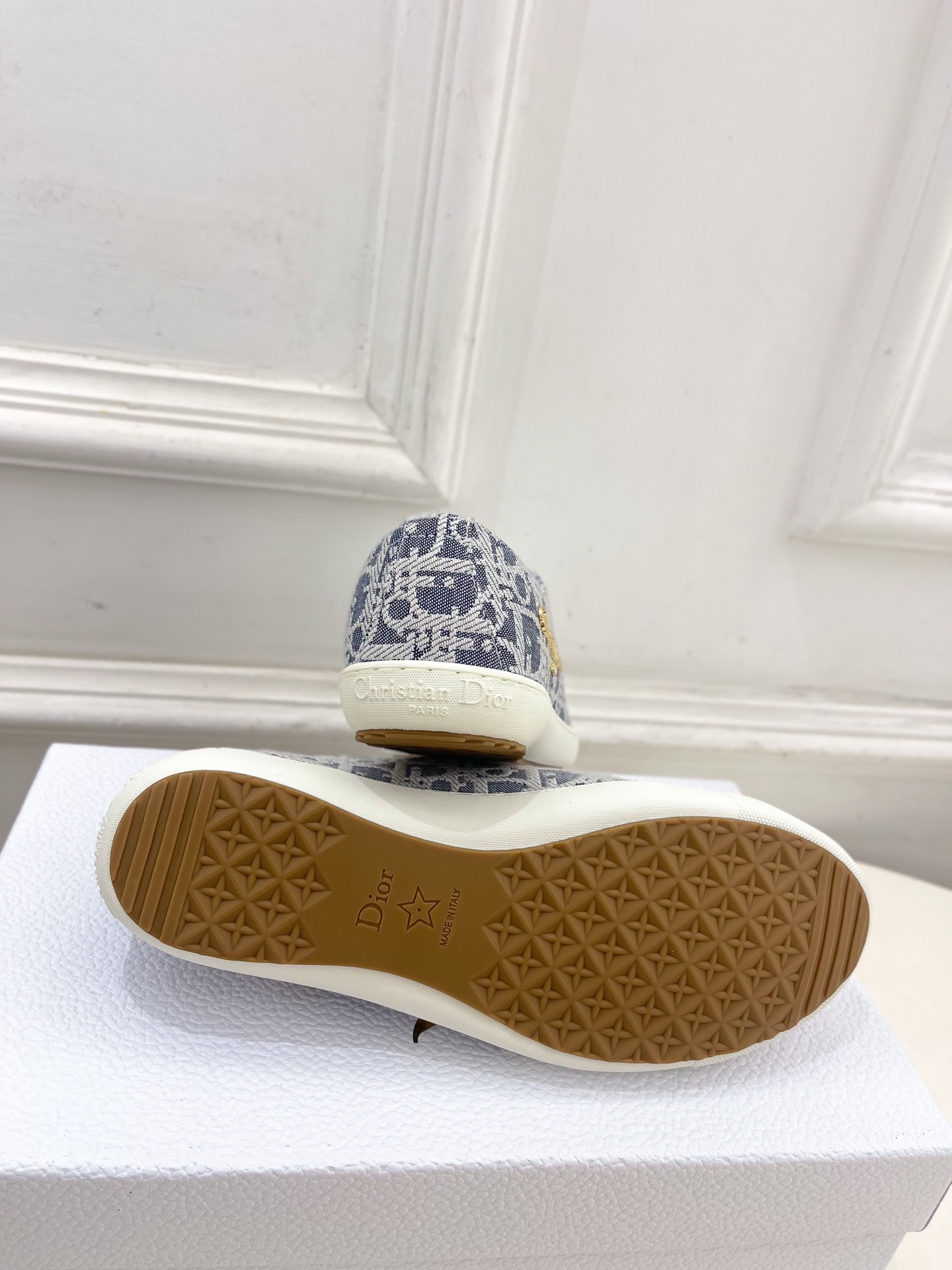 
Dior |  迪奥 25𝐬𝐬 

🧡💚2025春夏新品 顶级版本⚠️
专柜主打新款 Dior Luc