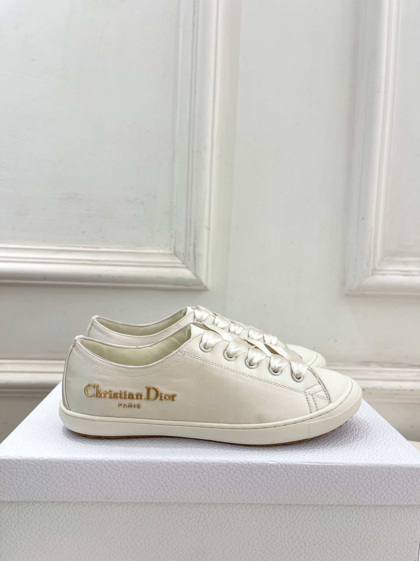 
Dior |  迪奥 25𝐬𝐬 

🧡💚2025春夏新品 顶级版本⚠️
专柜主打新款 Dior Luc