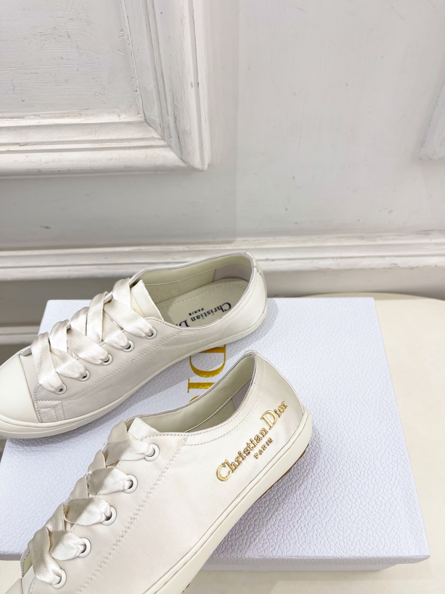 
Dior |  迪奥 25𝐬𝐬 

🧡💚2025春夏新品 顶级版本⚠️
专柜主打新款 Dior Luc