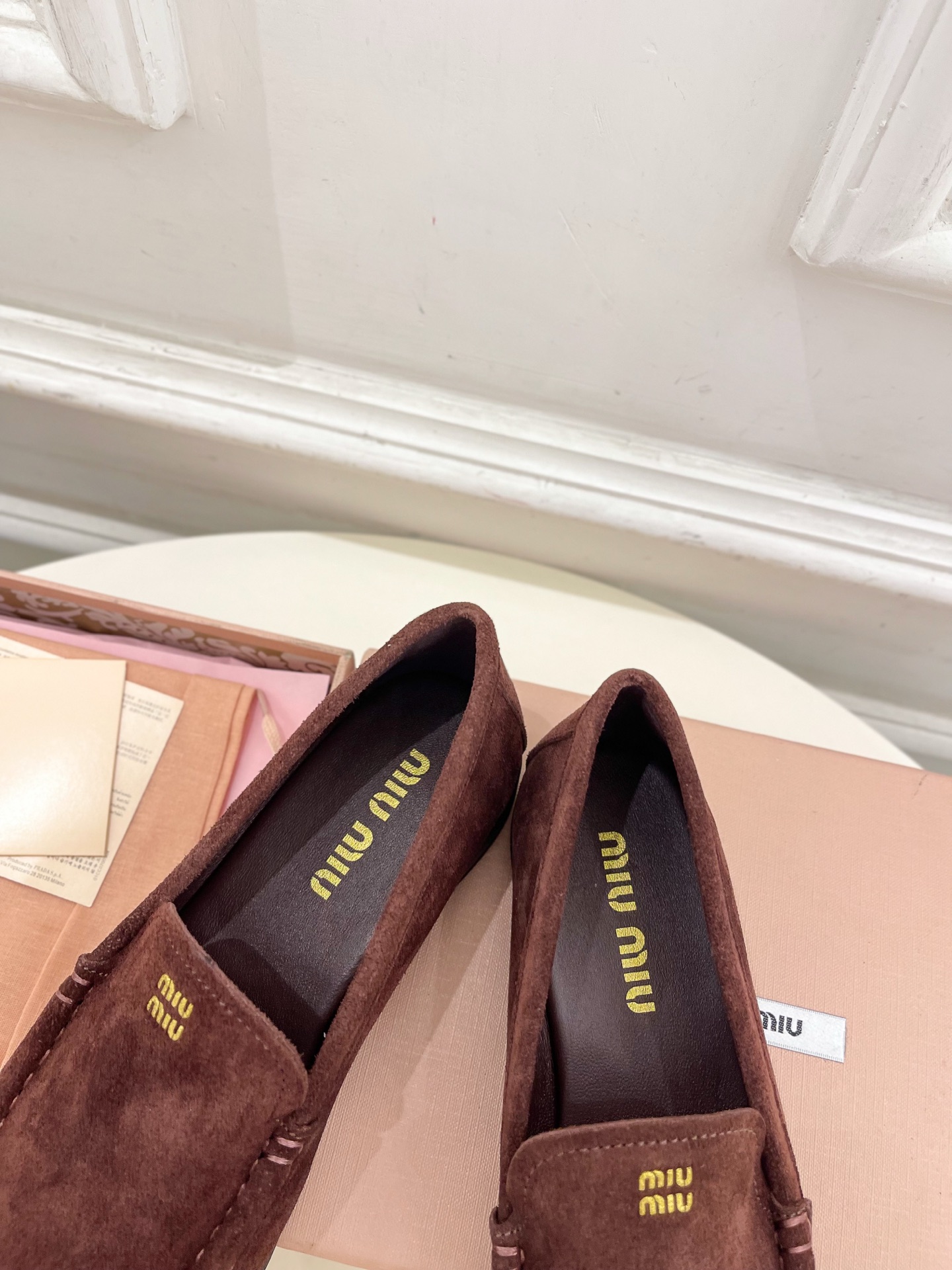 Miu Miu | 缪缪  25𝐬𝐬

🖤2025春夏新品   专柜主打最新走秀款 经典字母复古乐福鞋 
