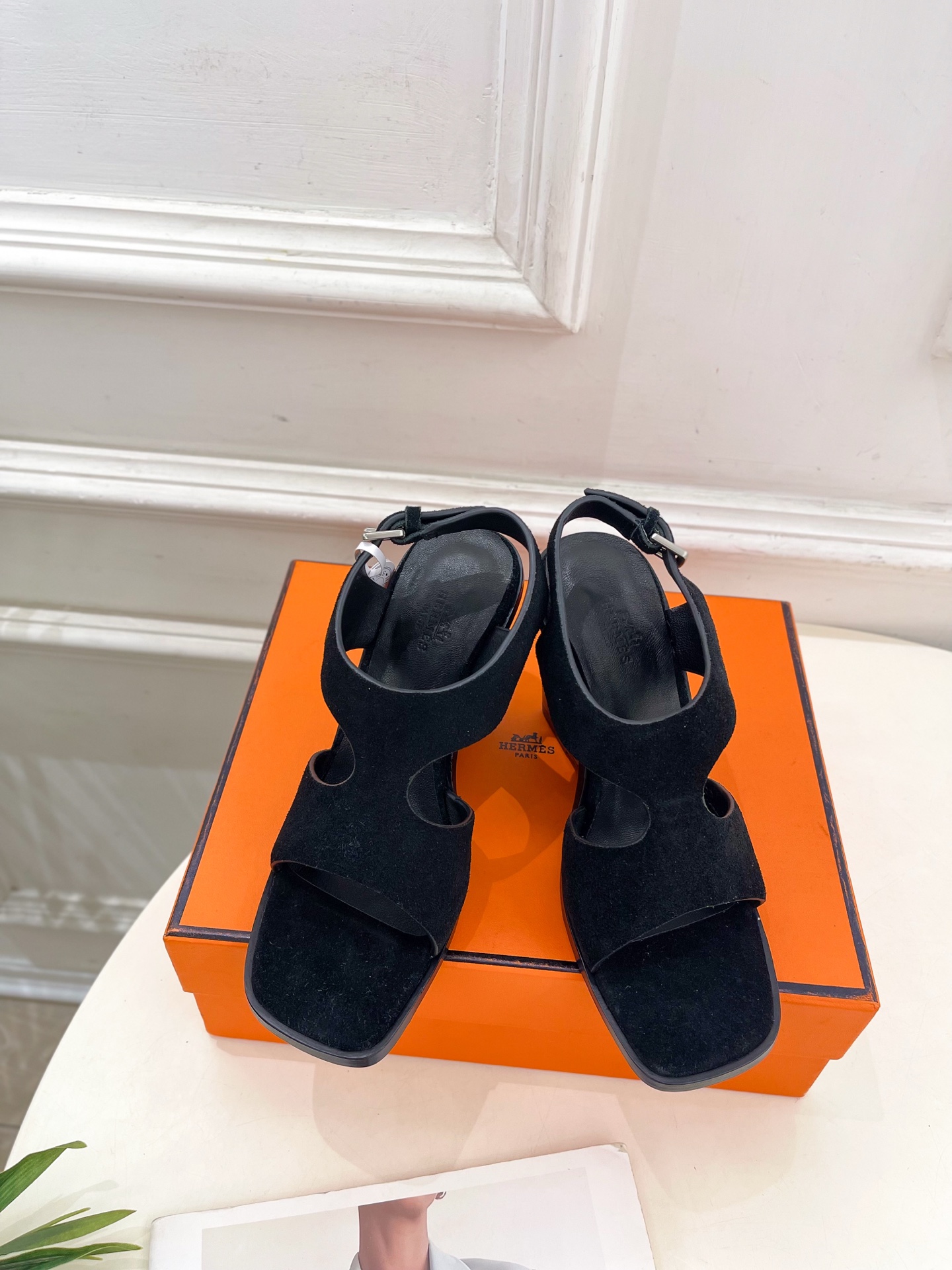 🐎𝐇𝐄𝐑𝐌𝐄* 爱玛仕 25𝐬𝐬 

🌈2025春夏新品 专柜新款 几何图形坡跟凉鞋系列〰

◽鞋面：原