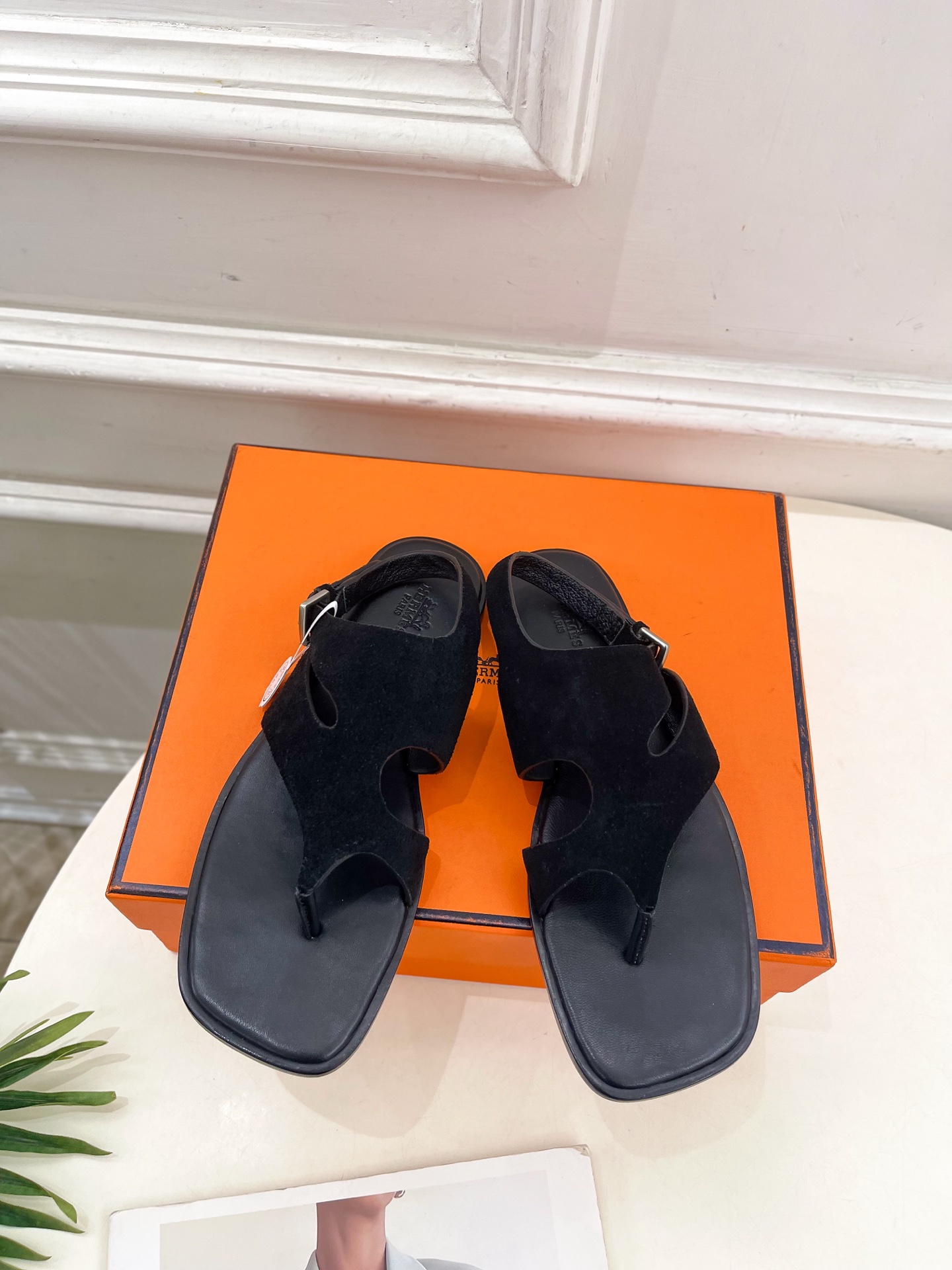 🐎𝐇𝐄𝐑𝐌𝐄* 爱玛仕 25𝐬𝐬 

🌈2025春夏新品 专柜新款Karen几何图形夹脚凉鞋 系列〰

