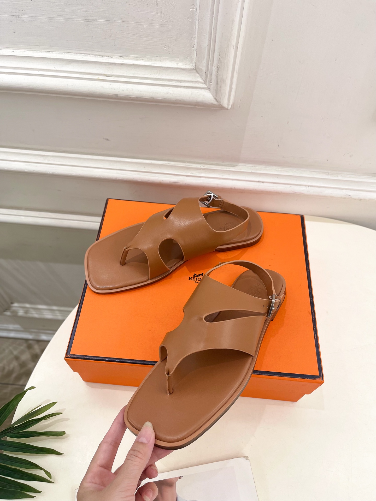 🐎𝐇𝐄𝐑𝐌𝐄* 爱玛仕 25𝐬𝐬 

🌈2025春夏新品 专柜新款Karen几何图形夹脚凉鞋 系列〰

