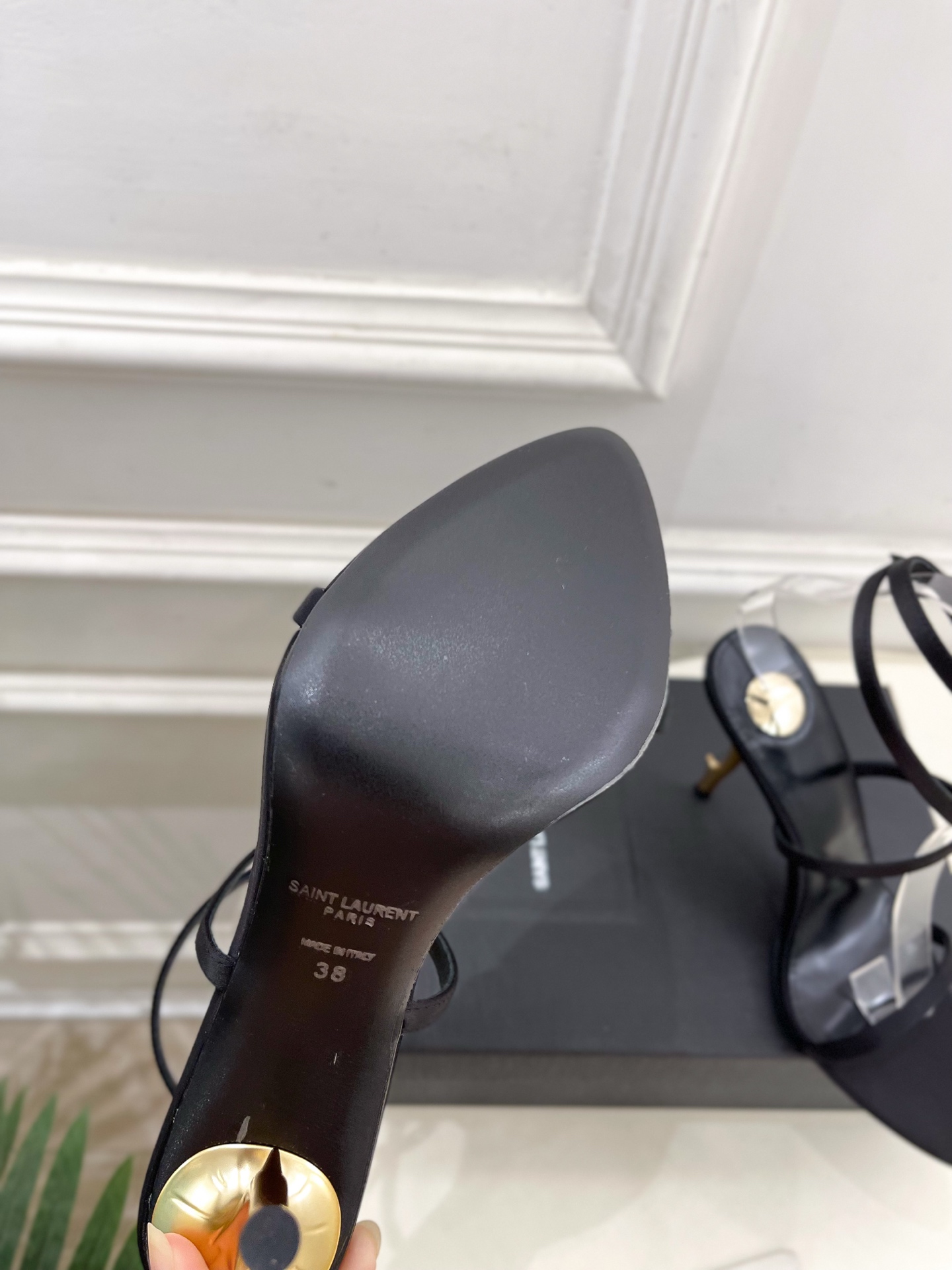 SAIN*LAURENT  圣罗兰 2025𝐬𝐬春夏新品 金属异形跟凉鞋上新☑️
———————————