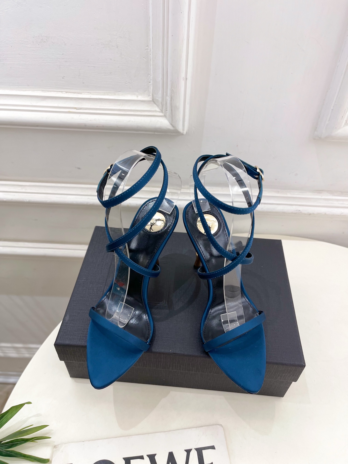 SAIN*LAURENT  圣罗兰 2025𝐬𝐬春夏新品 金属异形跟凉鞋上新☑️
———————————