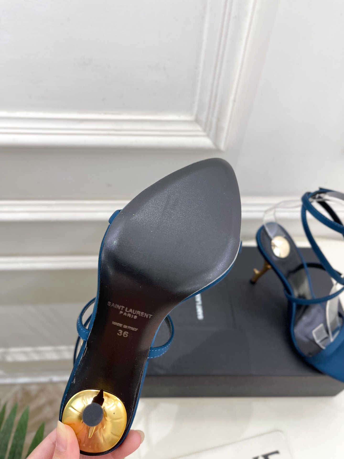 SAIN*LAURENT  圣罗兰 2025𝐬𝐬春夏新品 金属异形跟凉鞋上新☑️
———————————