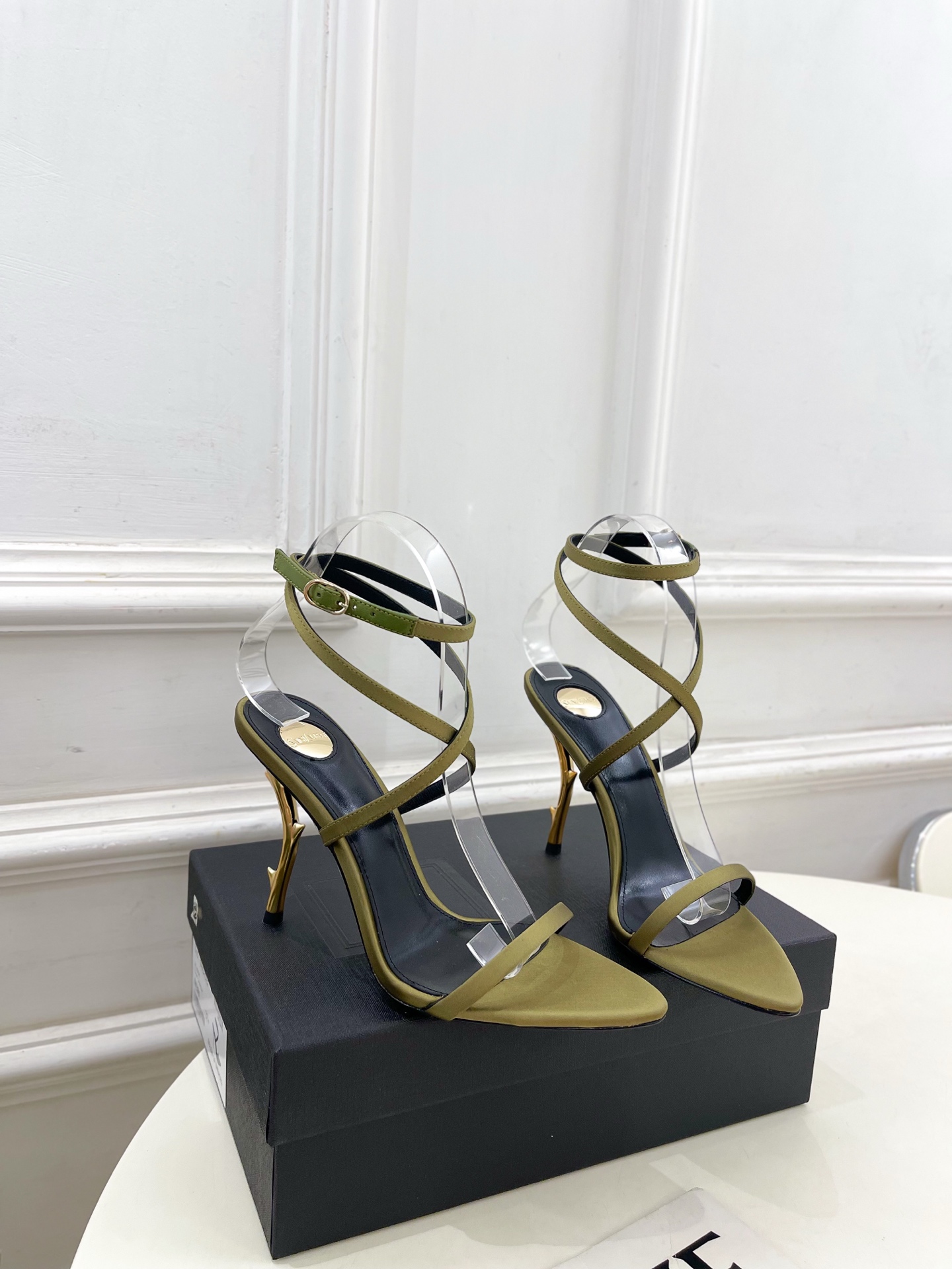 SAIN*LAURENT  圣罗兰 2025𝐬𝐬春夏新品 金属异形跟凉鞋上新☑️
———————————