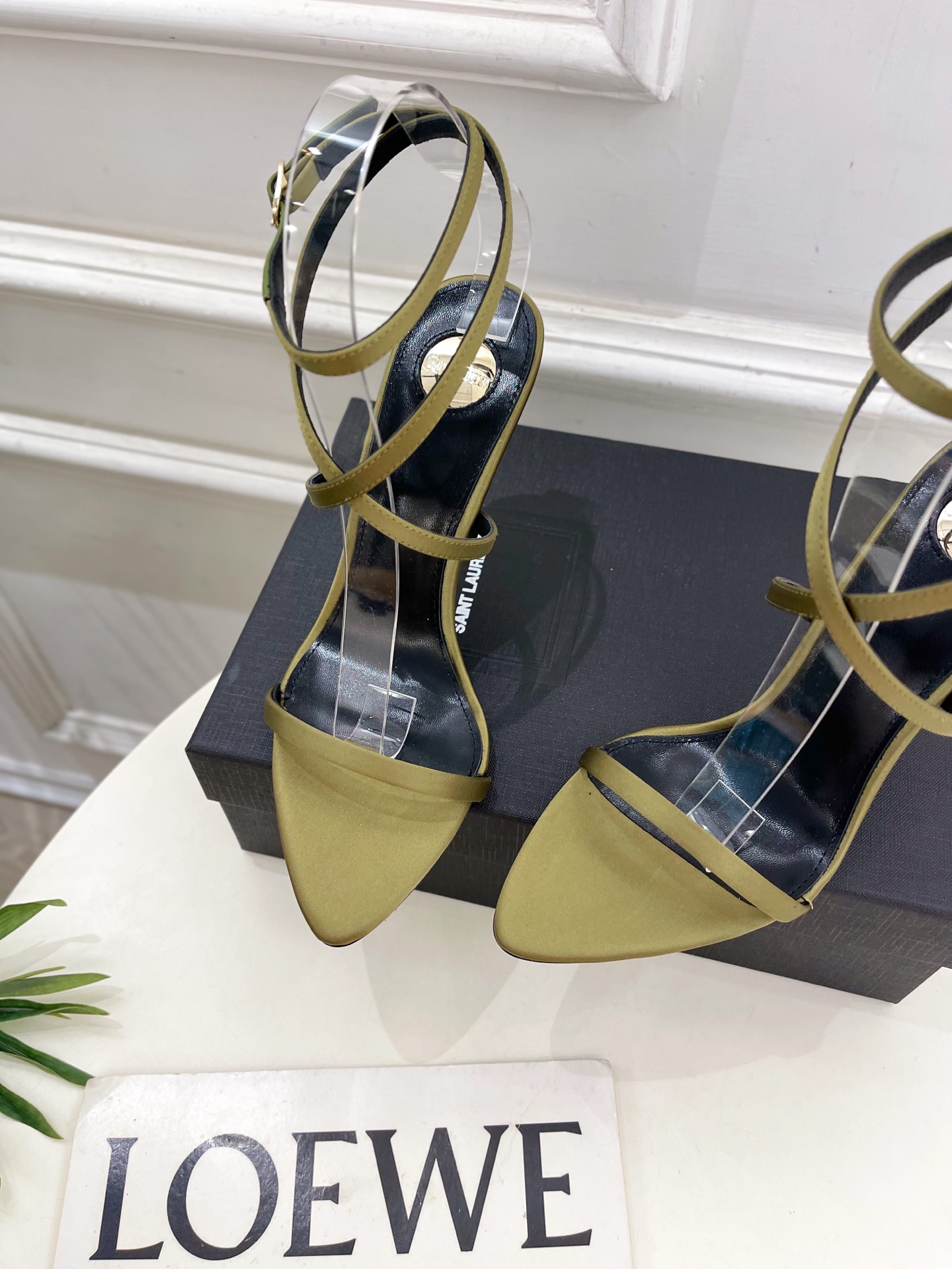 SAIN*LAURENT  圣罗兰 2025𝐬𝐬春夏新品 金属异形跟凉鞋上新☑️
———————————