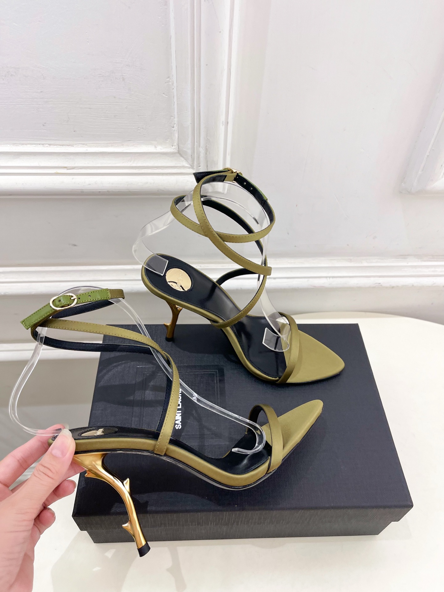 SAIN*LAURENT  圣罗兰 2025𝐬𝐬春夏新品 金属异形跟凉鞋上新☑️
———————————