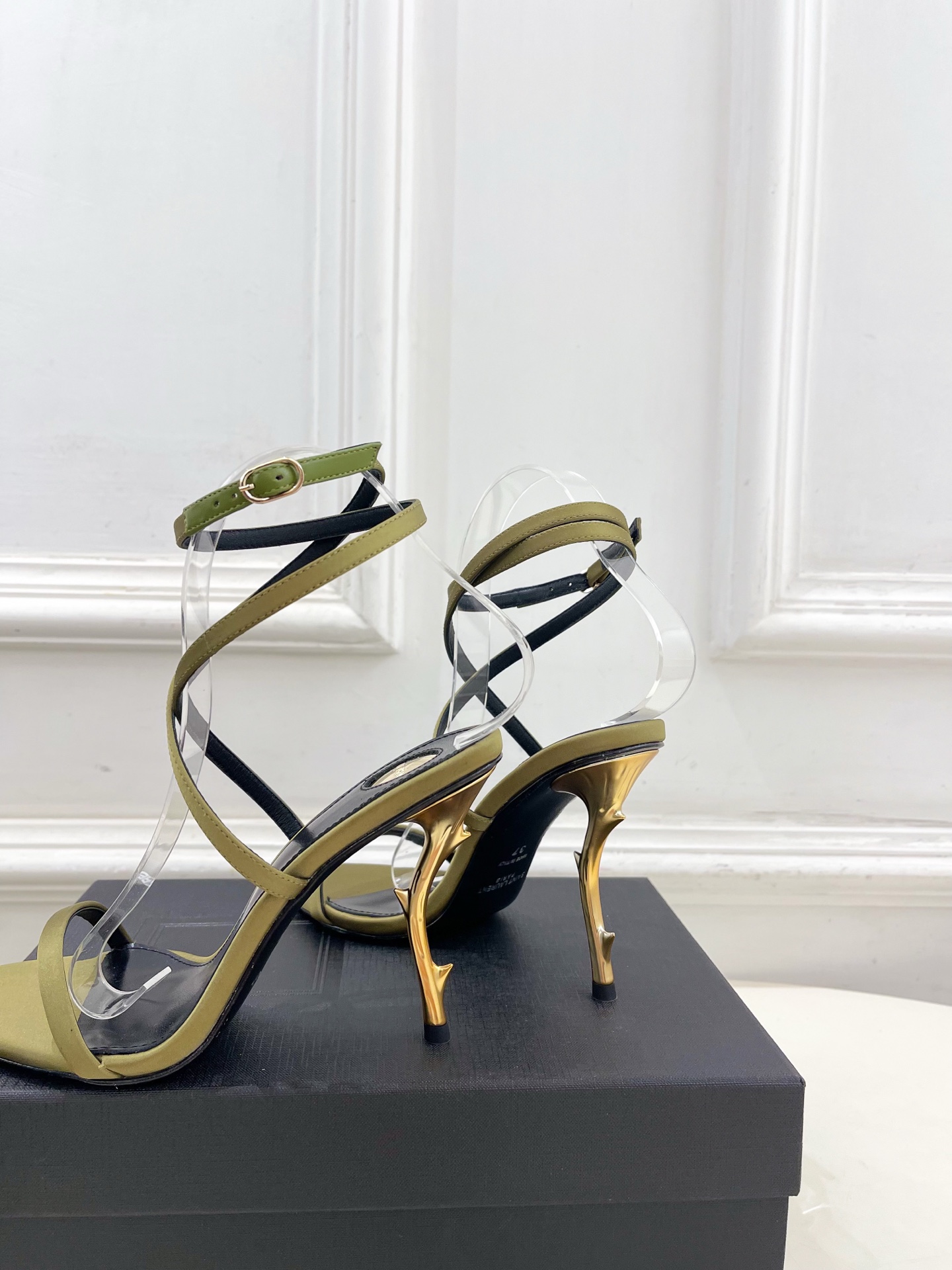 SAIN*LAURENT  圣罗兰 2025𝐬𝐬春夏新品 金属异形跟凉鞋上新☑️
———————————
