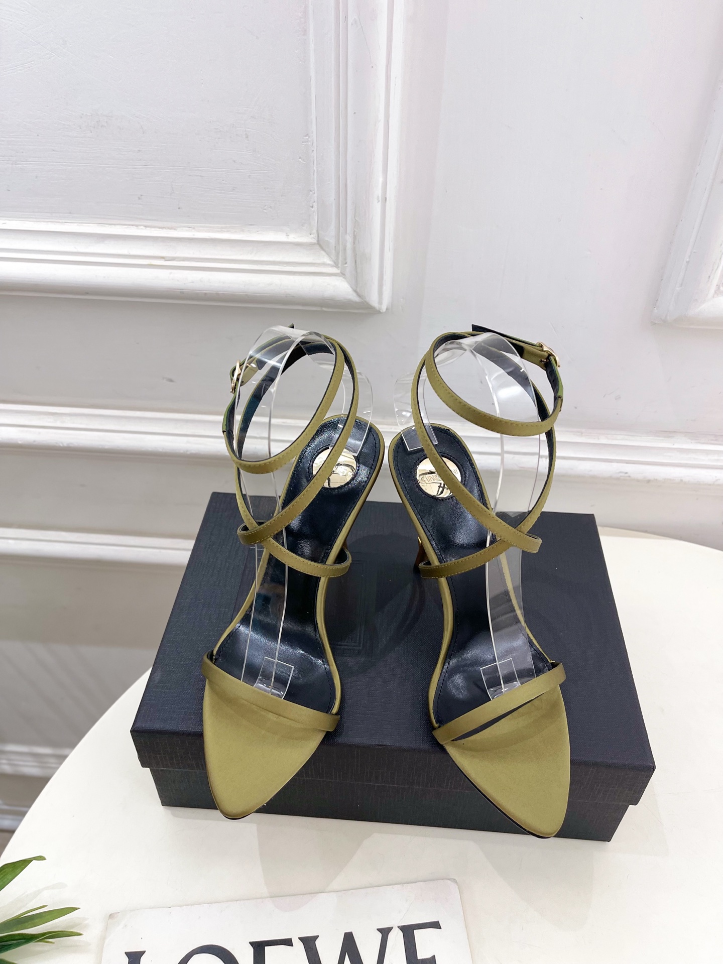 SAIN*LAURENT  圣罗兰 2025𝐬𝐬春夏新品 金属异形跟凉鞋上新☑️
———————————