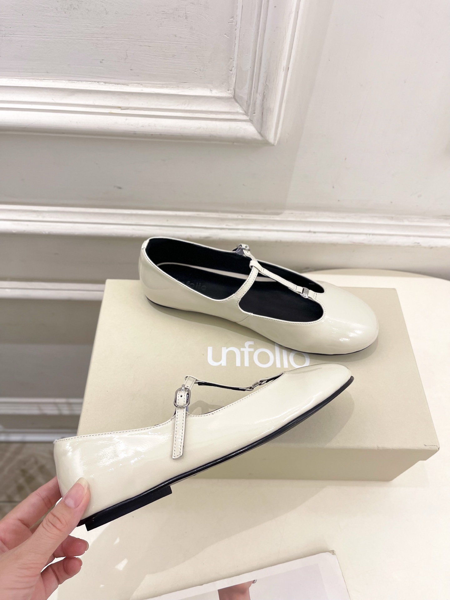 unfolio 25𝐬𝐬 春夏新品 T字带玛丽珍平底鞋
—————————
 作为这两年最受欢迎的鬼才设