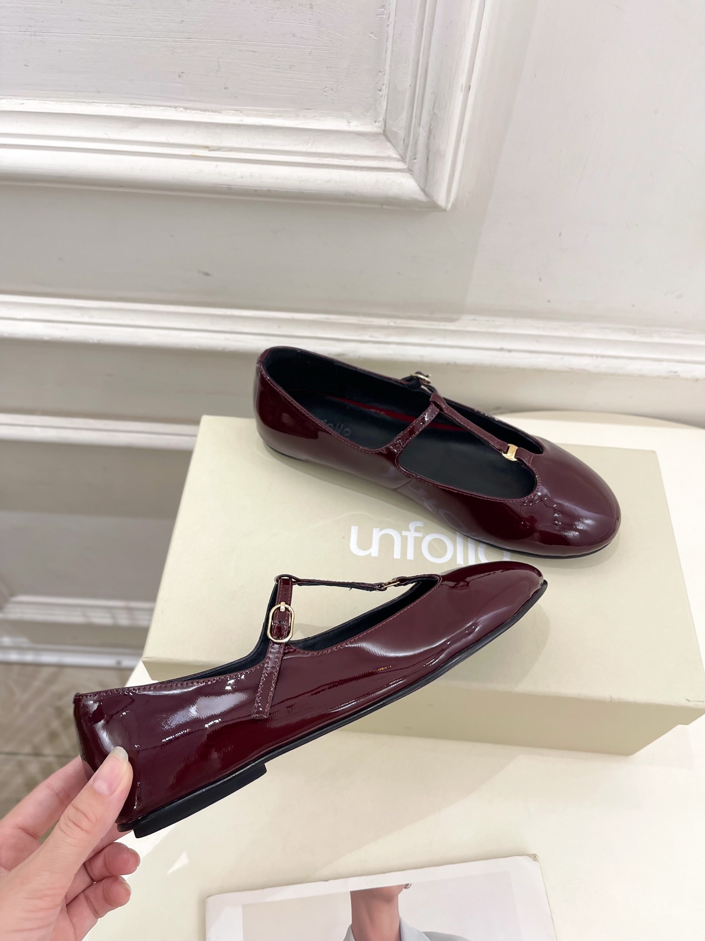 unfolio 25𝐬𝐬 春夏新品 T字带玛丽珍平底鞋
—————————
 作为这两年最受欢迎的鬼才设