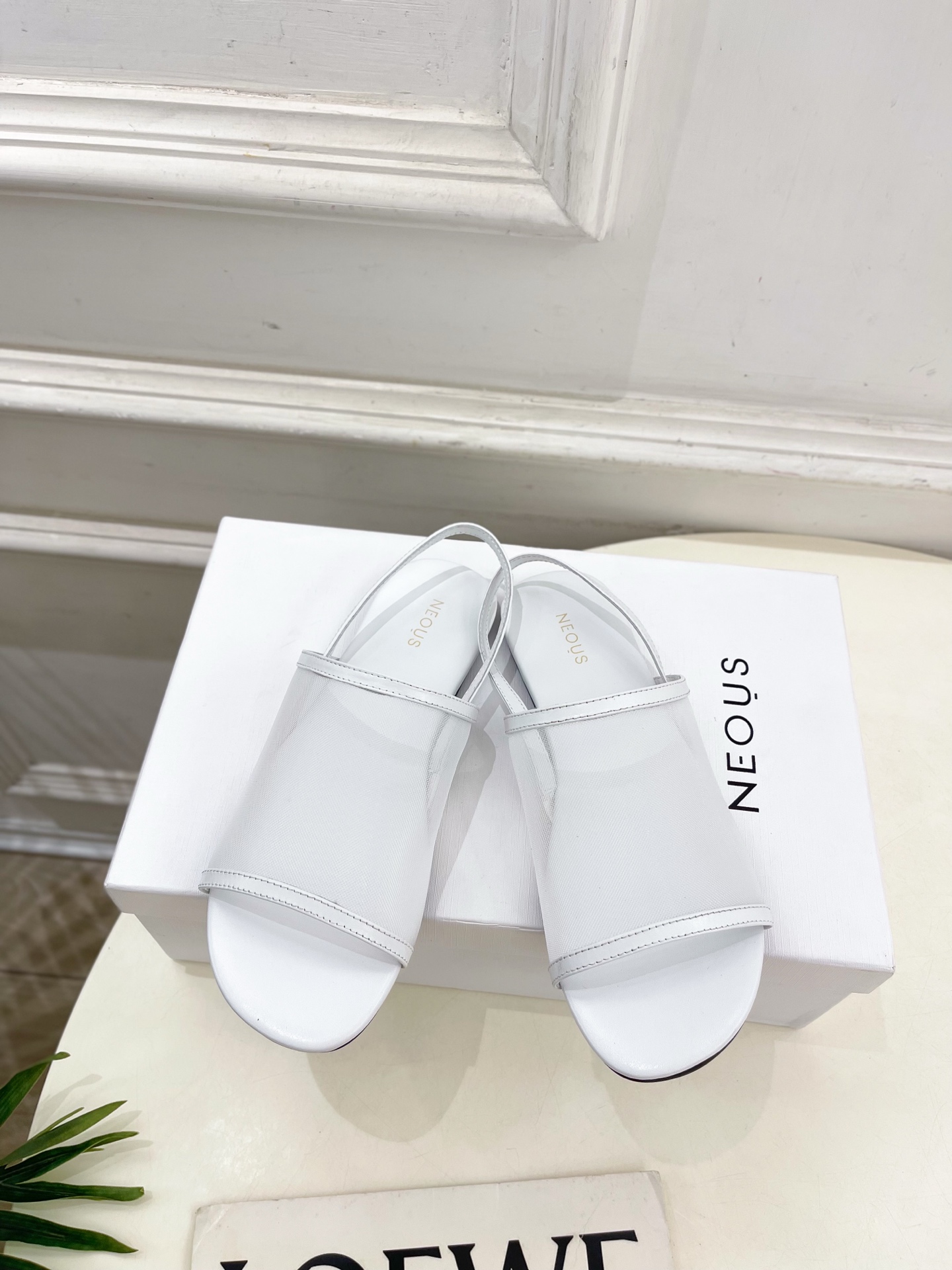 Neous 25𝐬𝐬春夏新品 网纱平底休闲凉鞋
—————————
作为这两年最受欢迎的设计师牌，设计简