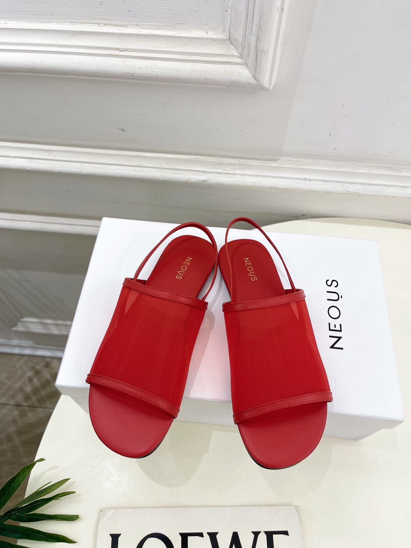 Neous 25𝐬𝐬春夏新品 网纱平底休闲凉鞋
—————————
作为这两年最受欢迎的设计师牌，设计简