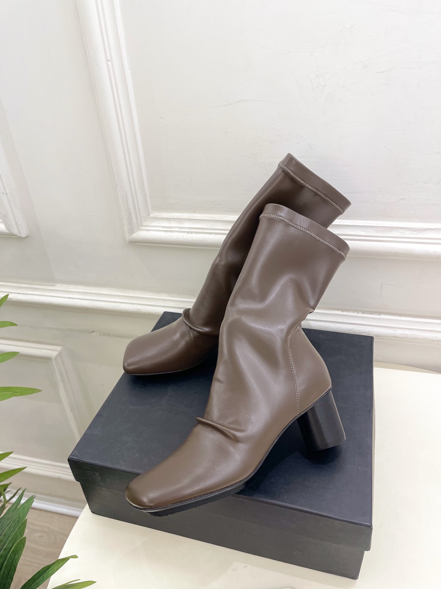 Uma WANG 2025 Autumn Winter Collection: Simple, Elaborate, Fresh Design with Original Materials. - 图片 3