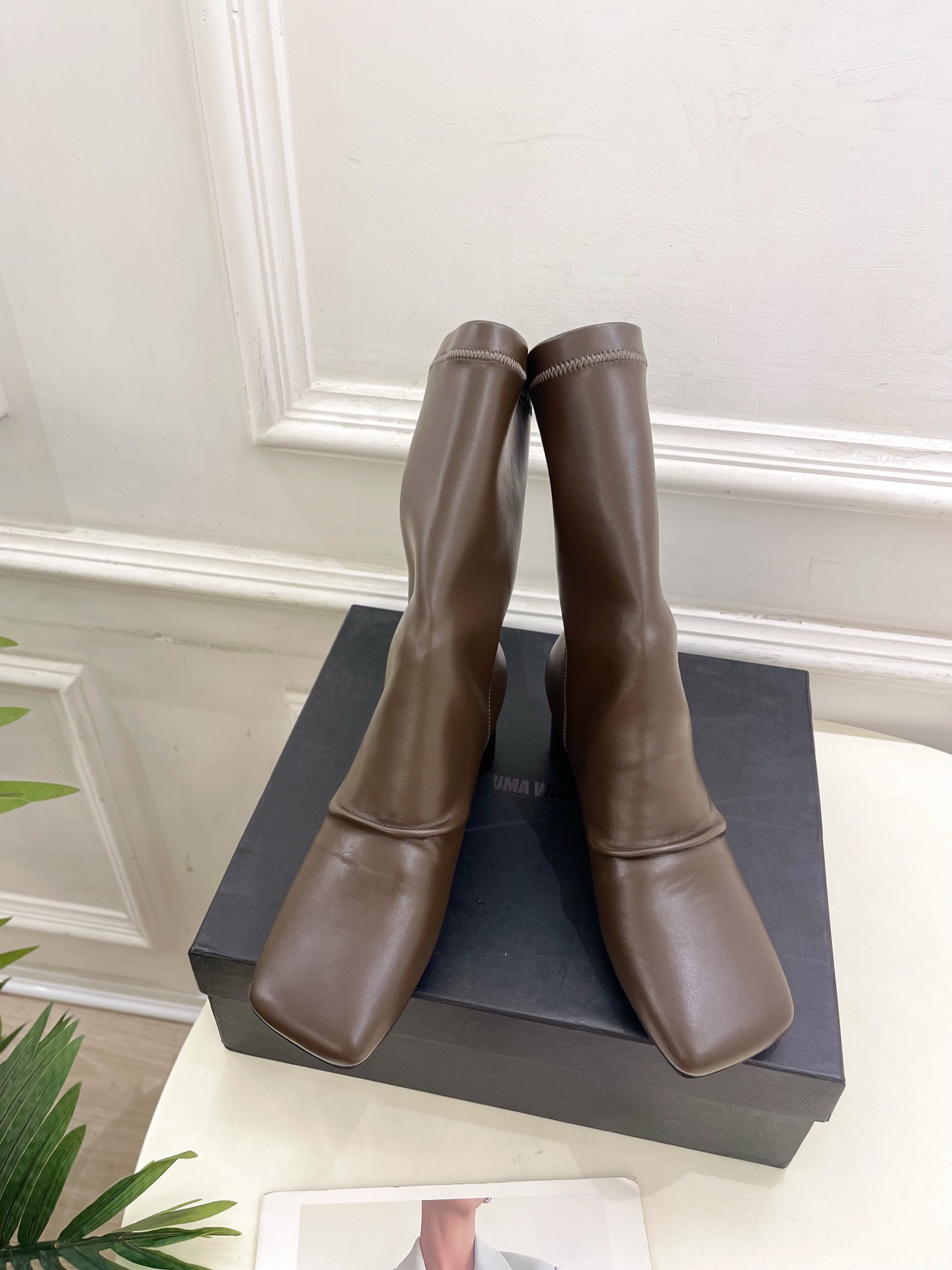 Uma WANG 2025 Autumn Winter Collection: Simple, Elaborate, Fresh Design with Original Materials.