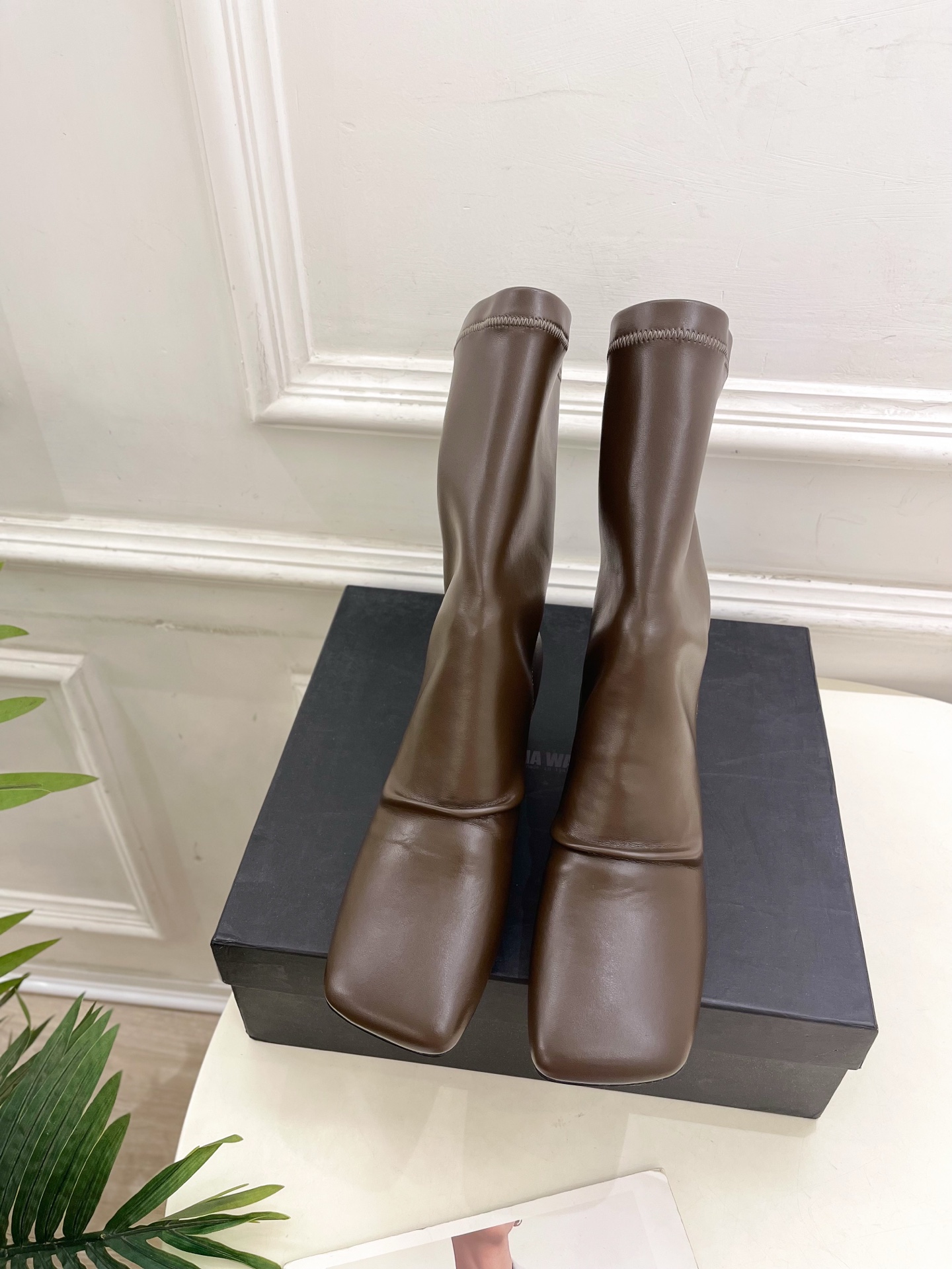 Uma WANG 2025 Autumn Winter Collection: Simple, Elaborate, Fresh Design with Original Materials. - 图片 5