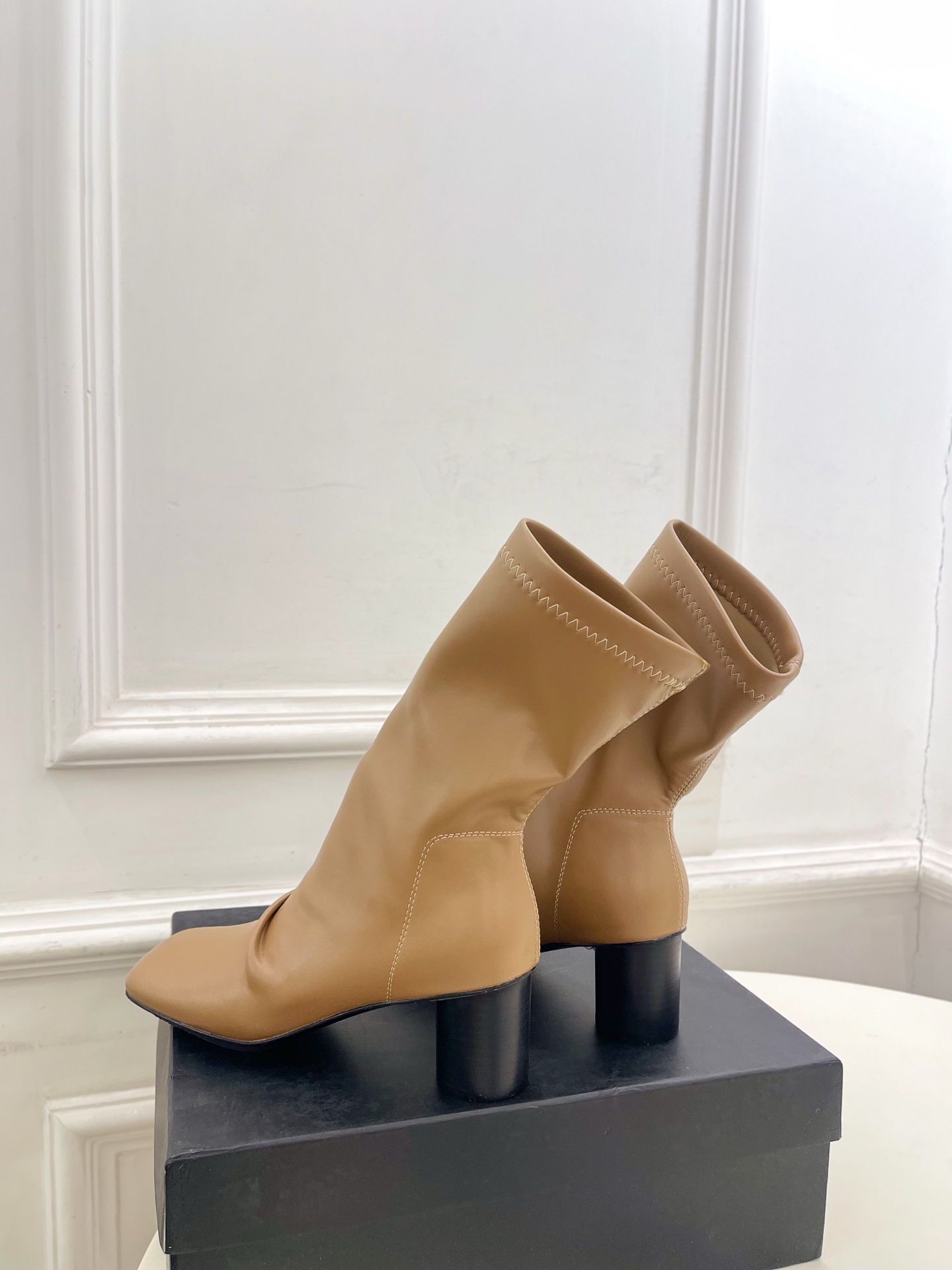 Uma WANG 2025 Autumn Winter Collection Highlights: Original Design, High-quality Materials, Custom-made Details - 图片 8